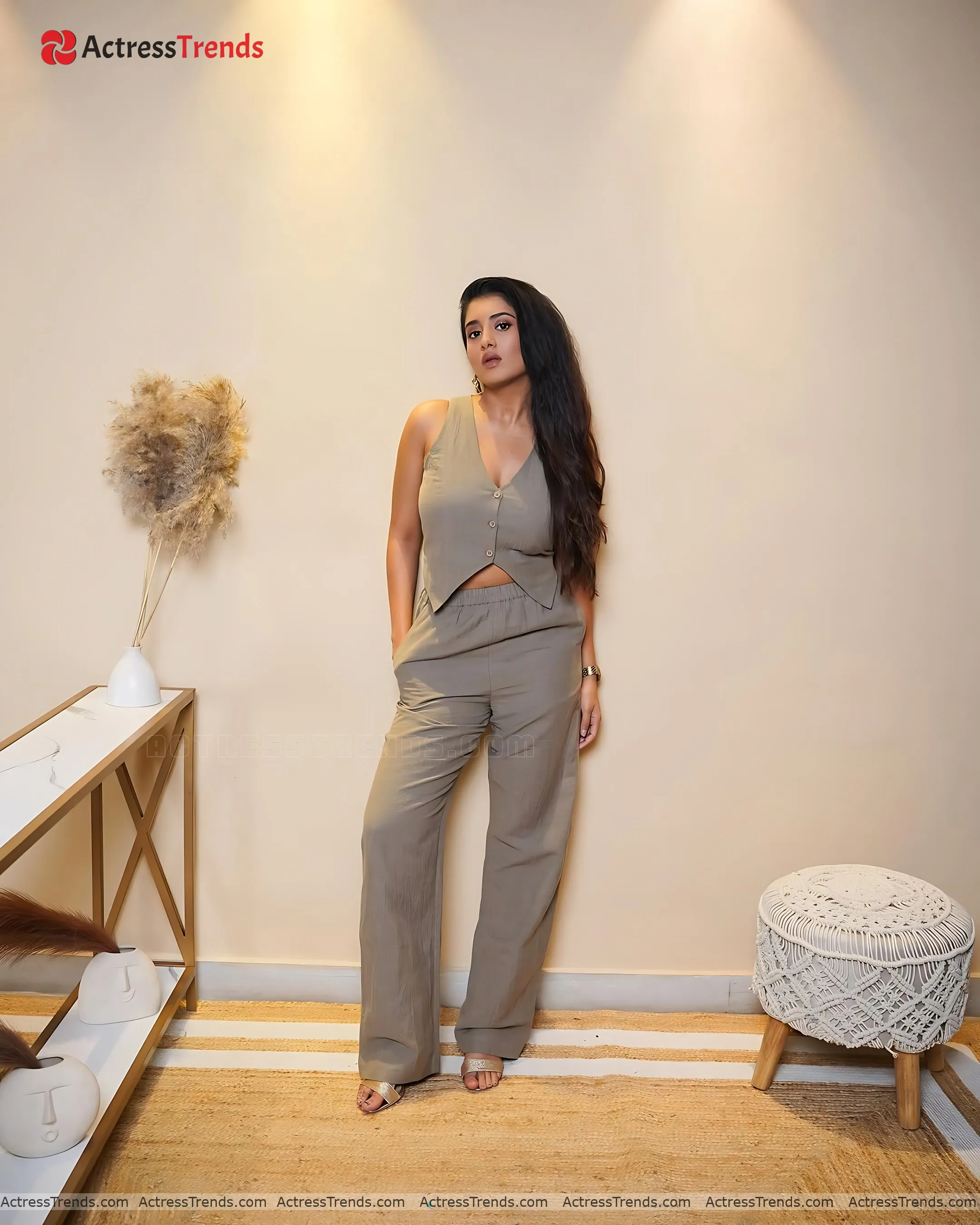 Rashi Singh Curvy Sensual Portrait