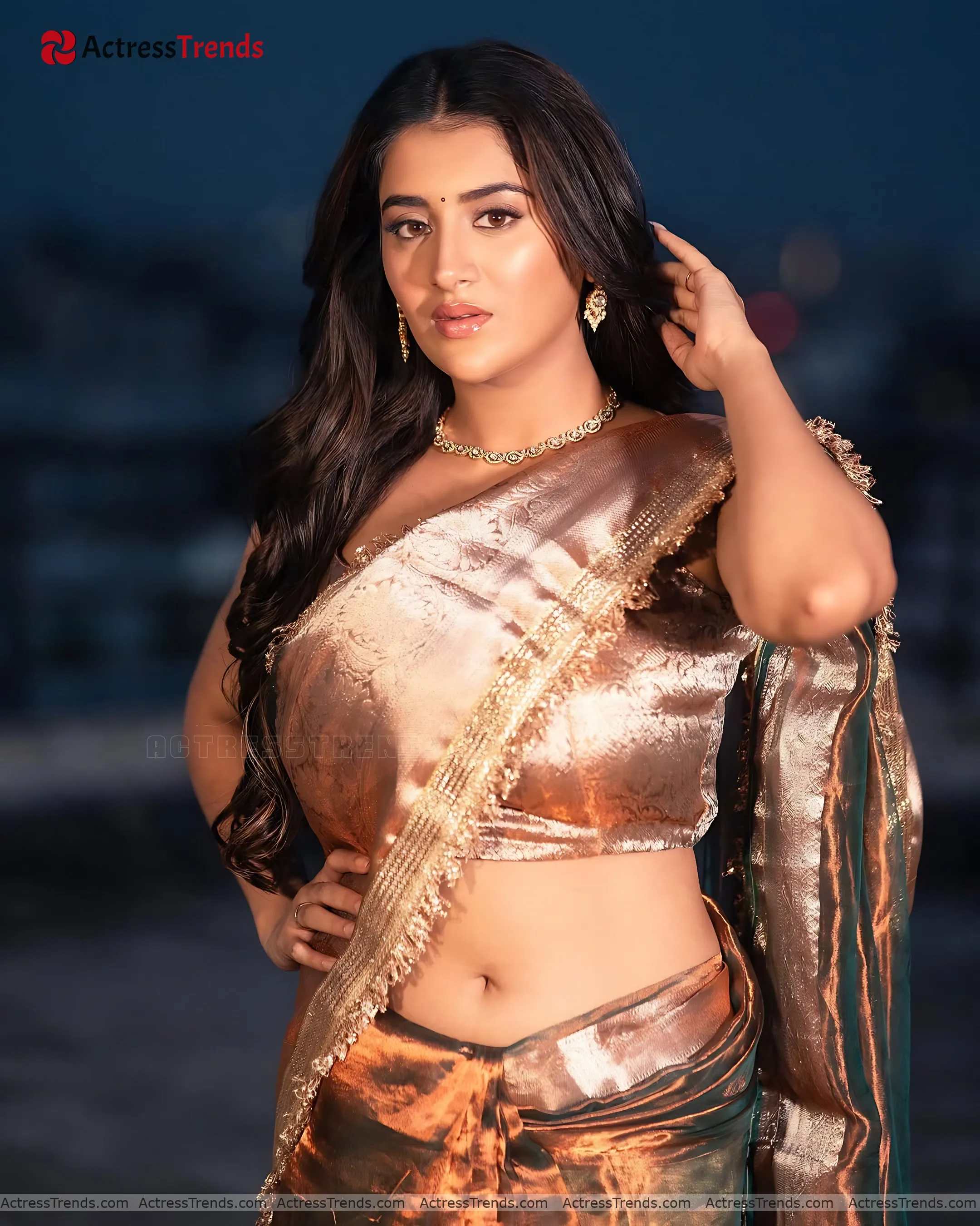 Rashi Singh Glamorous Actress Curvy Bold Style