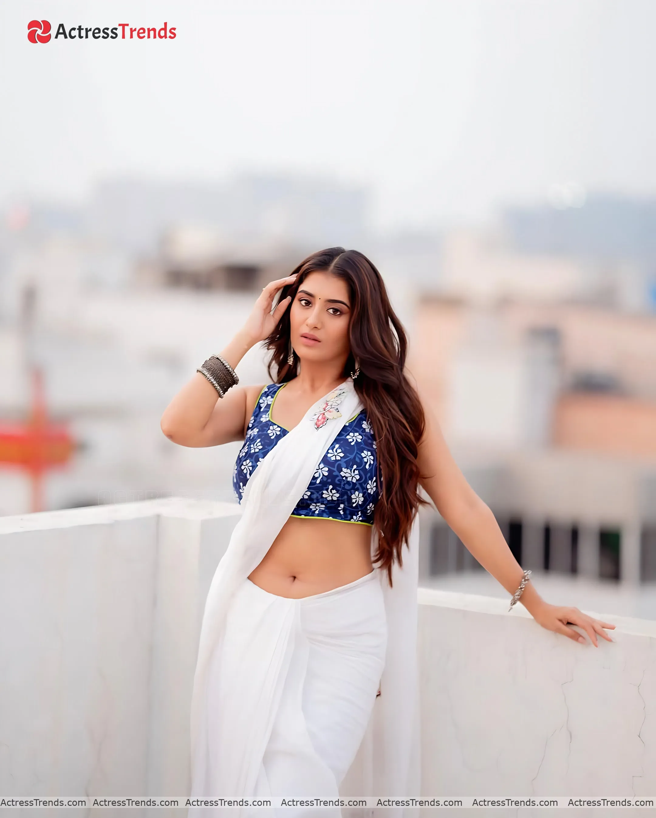 Rashi Singh Navel Saree Style Cleav Pose