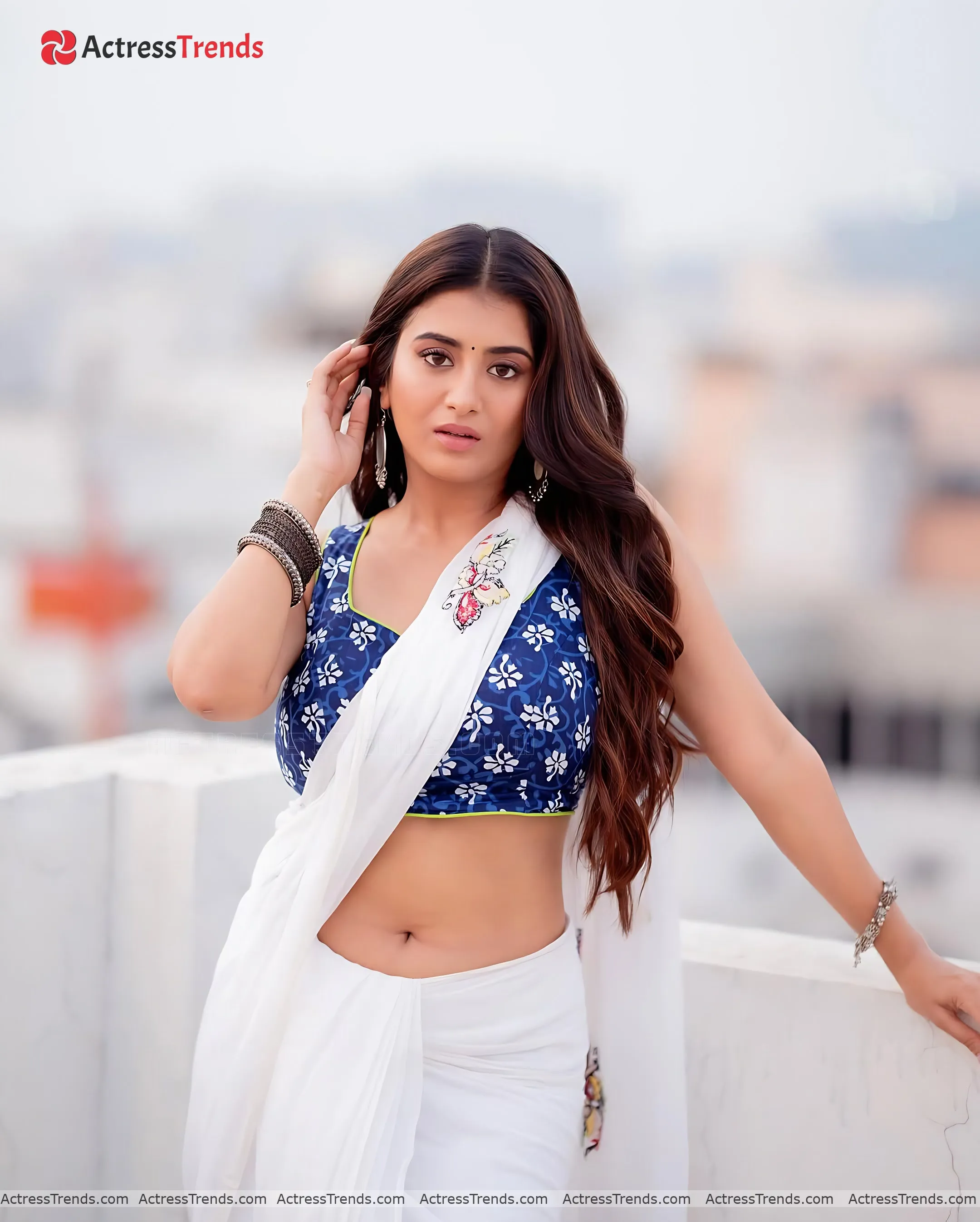 Rashi Singh Cleav Pose Beautiful Face Navel Saree Style