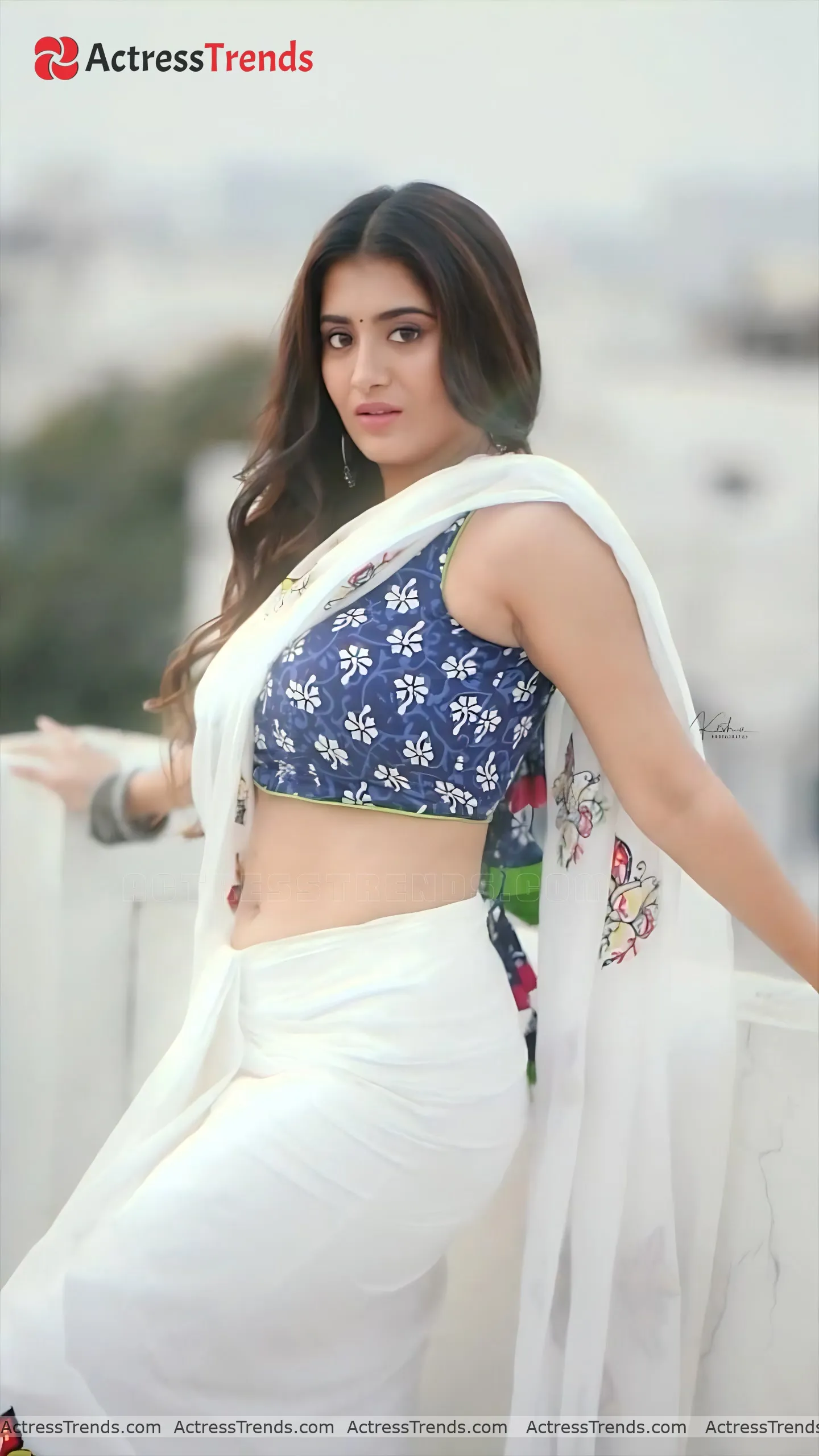 Rashi Singh Curvy Stunning Photo Glamorous Actress Beautiful Face