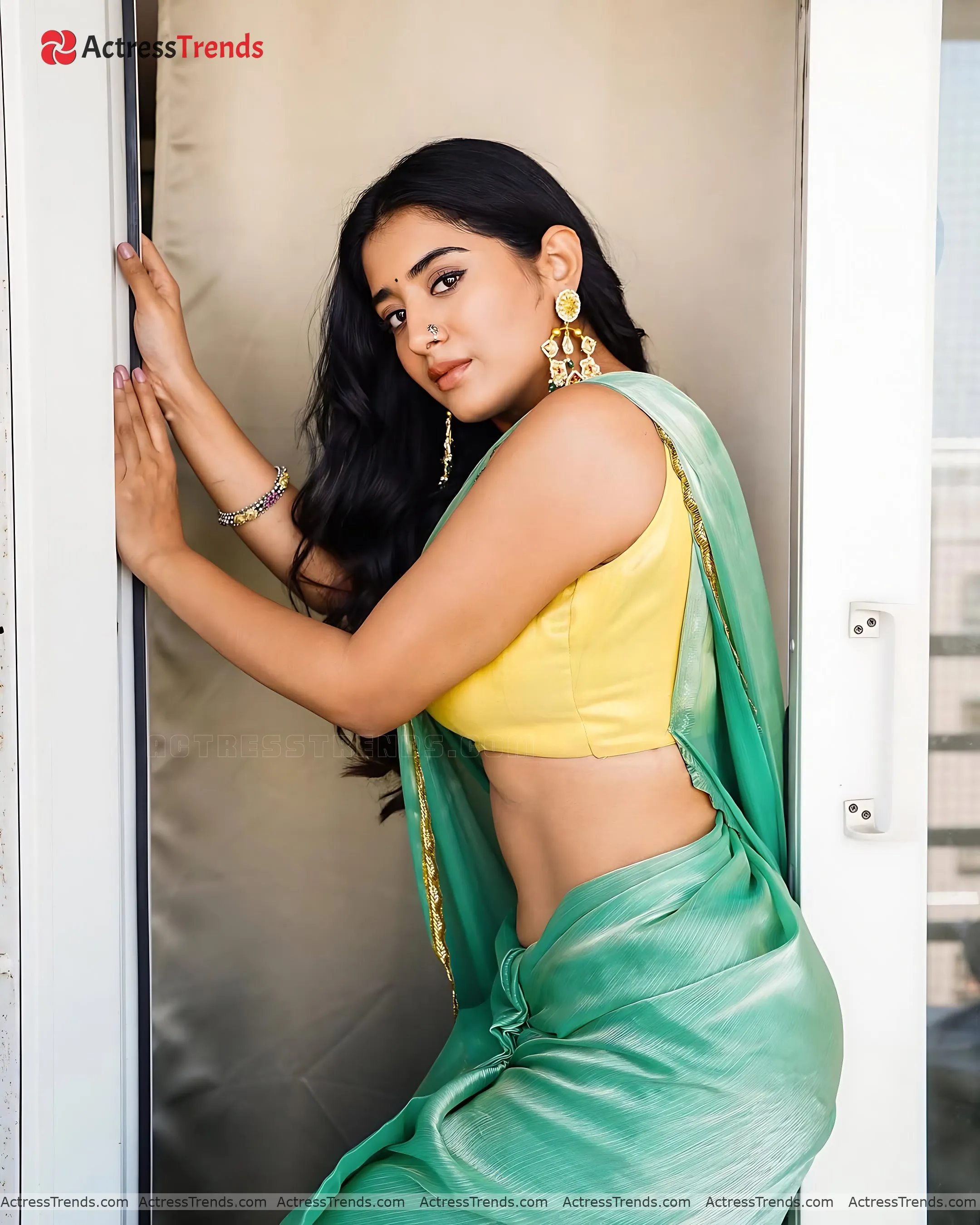 Rashi Singh Curvy