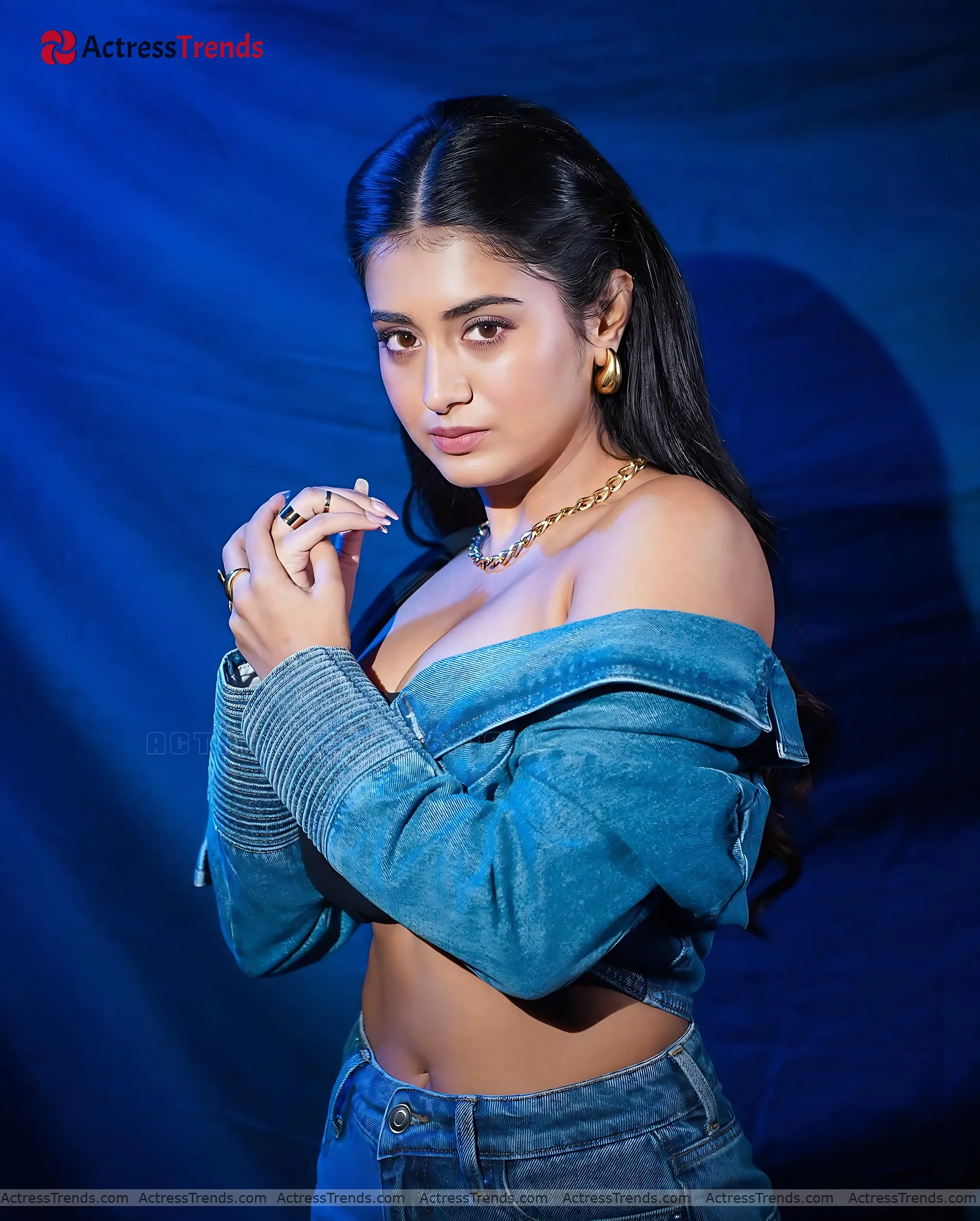 Rashi Singh Celebrity Fashion Shoot Curvy