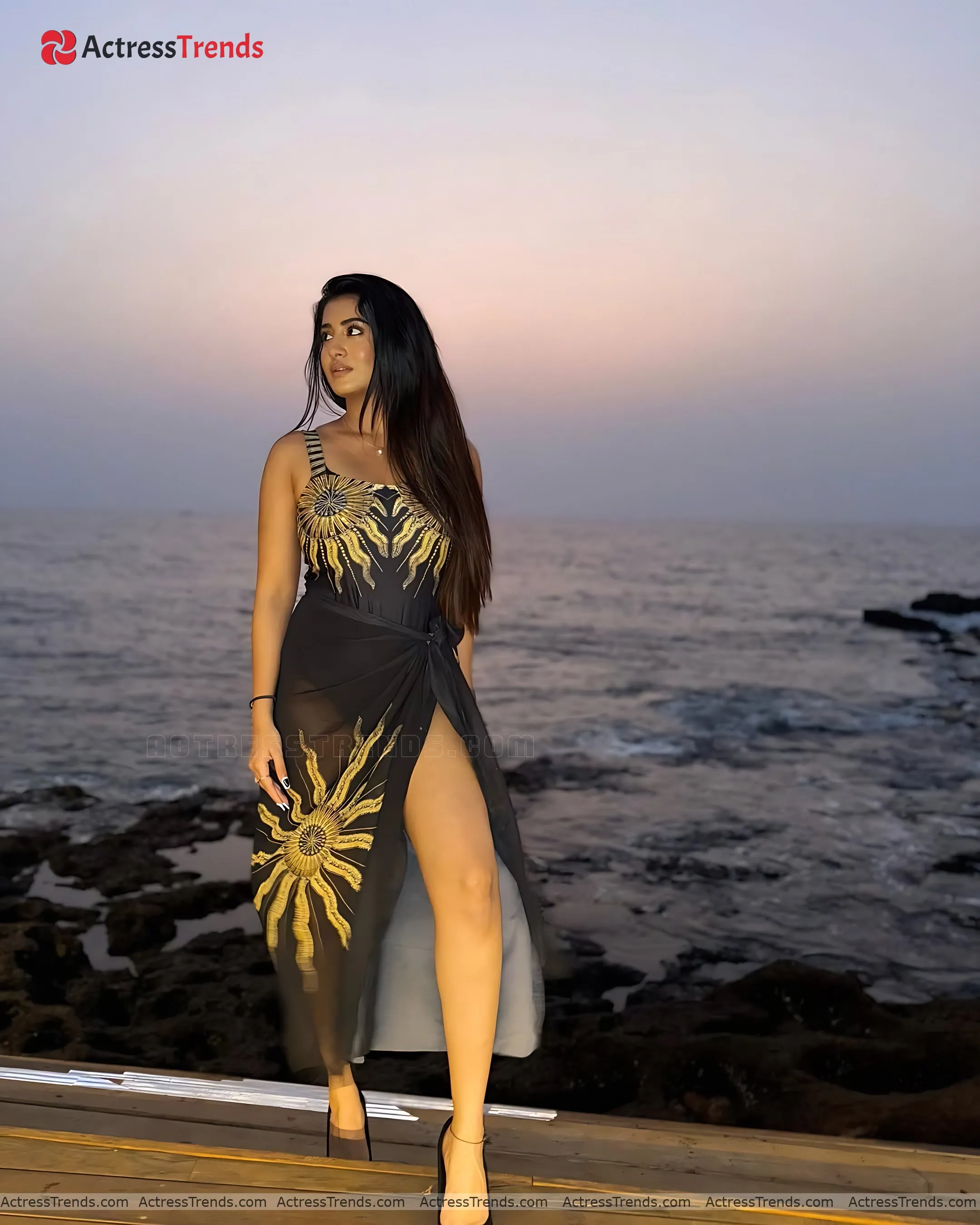 Rashi Singh Bold Style Tight Fitting Cleav Pose Back Pose