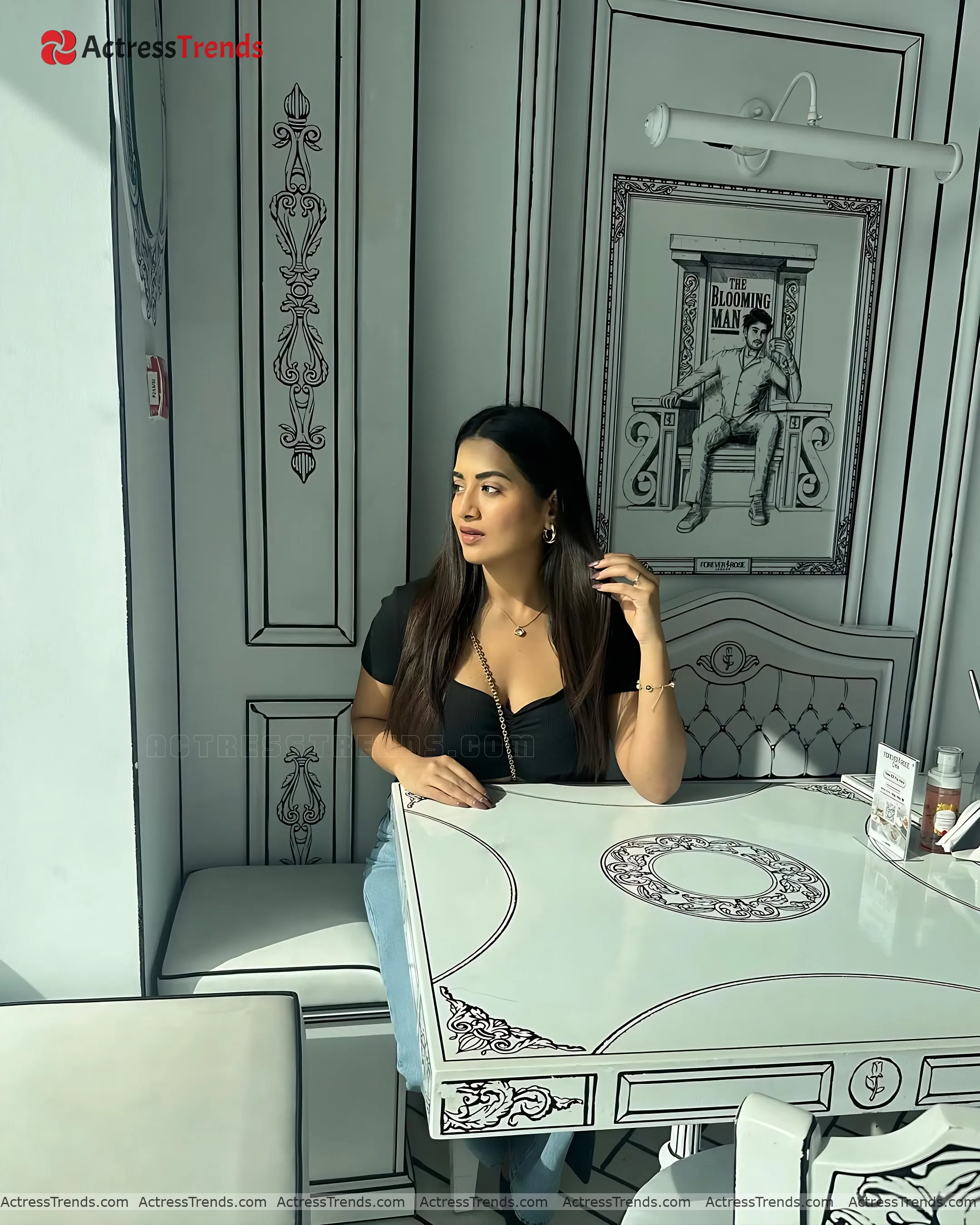 Rashi Singh Tight Fitting Smoky Eyes Stunning Photo