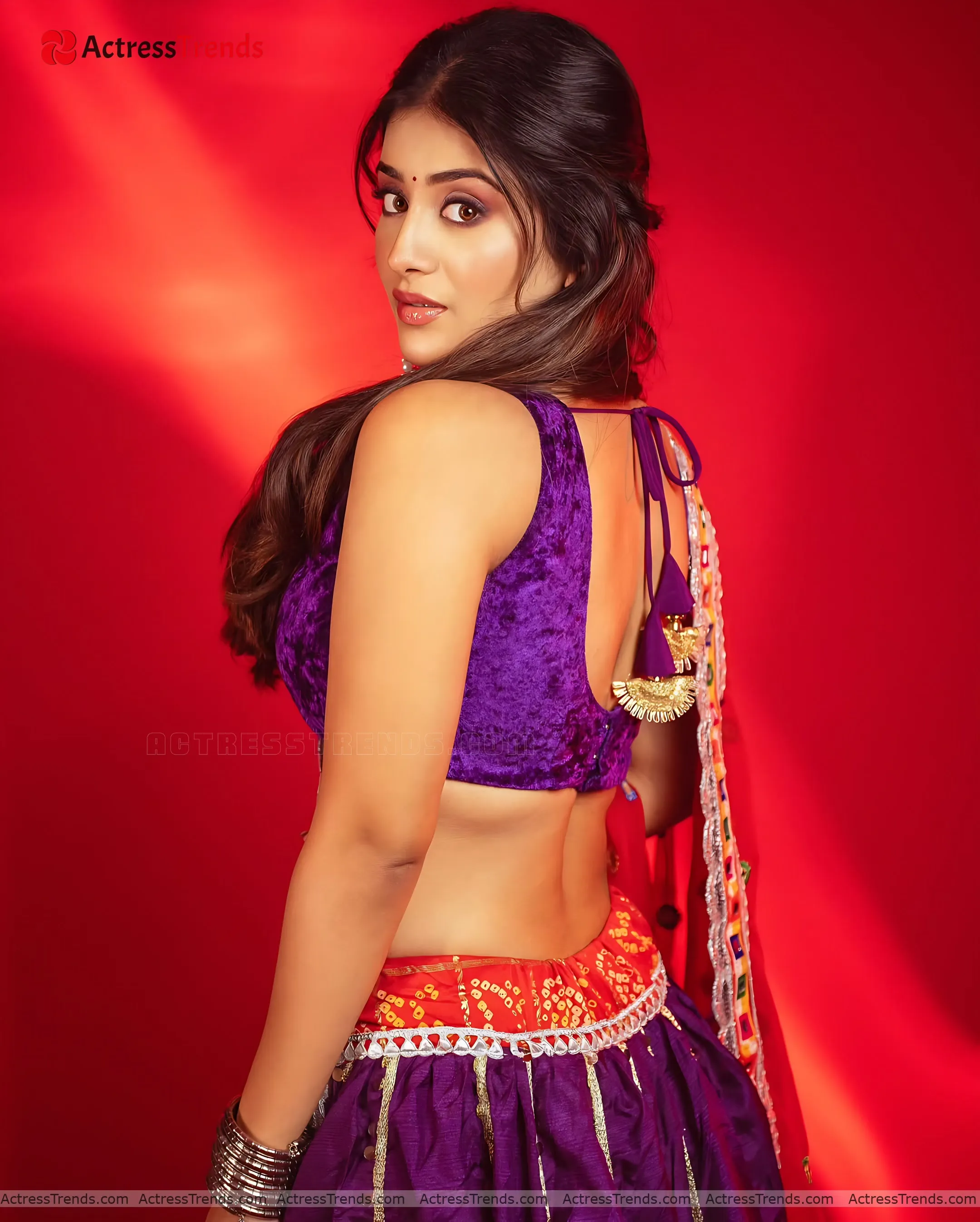 Rashi Singh Cleav Pose Bold Style Tight Fitting