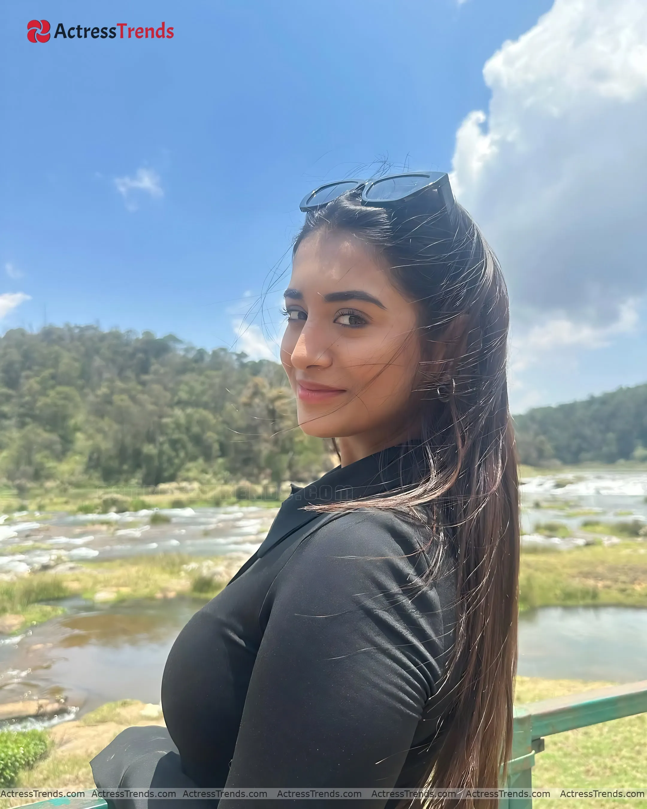 Rashi Singh Cute Cutest Actress Tight Fitting