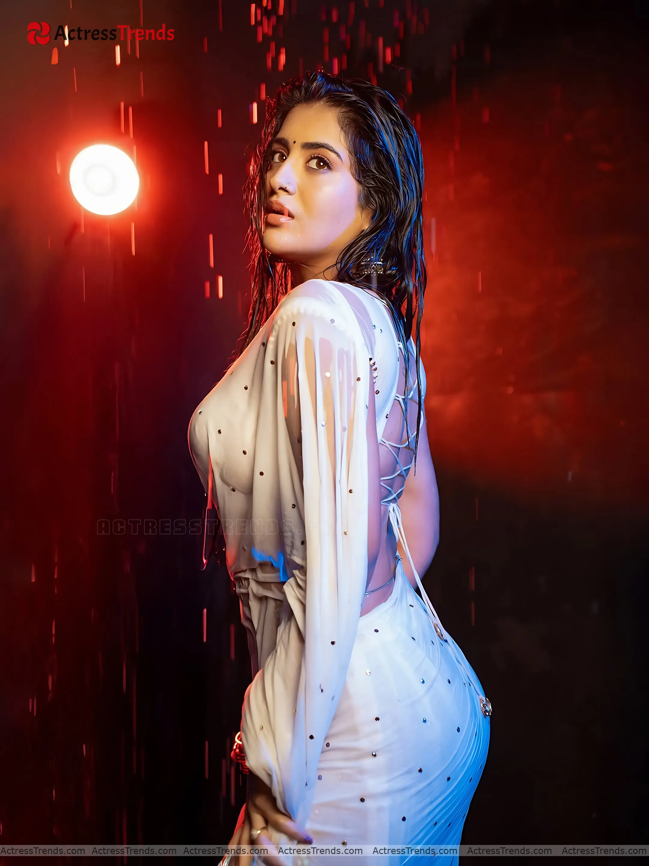 Rashi Singh White Saree Tight Fitting Stunning Photo Curvy