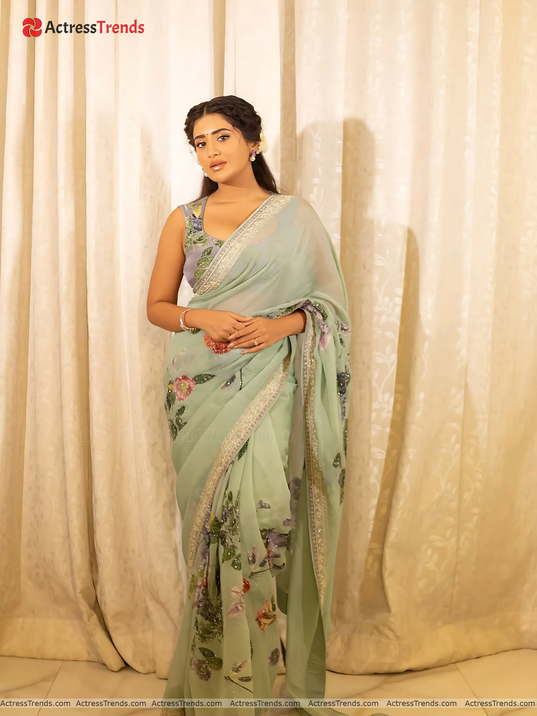 Rashi Singh Tight Fitting Sensual Portrait Navel Saree Style