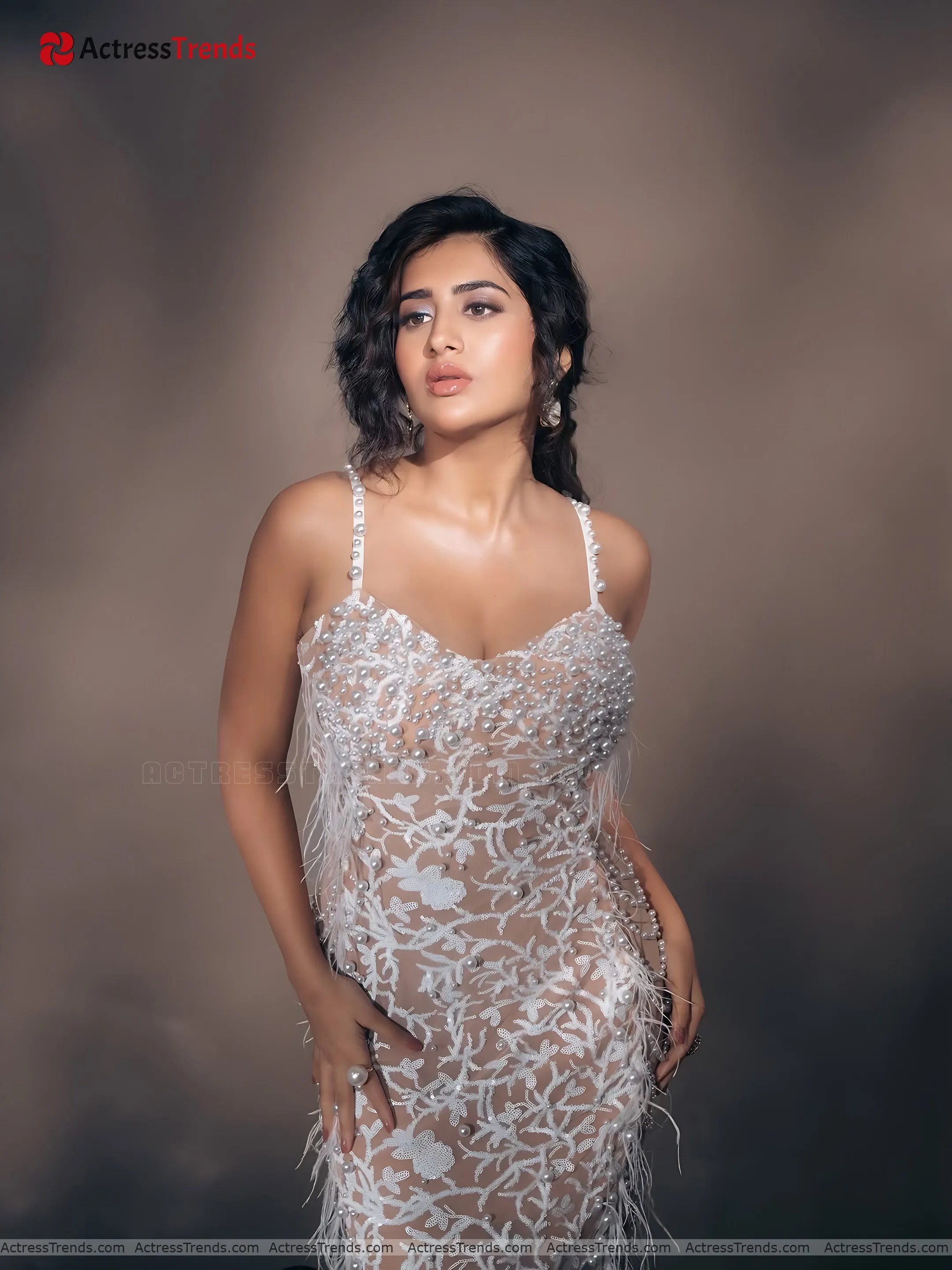 Rashi Singh White Saree Cleav Pose