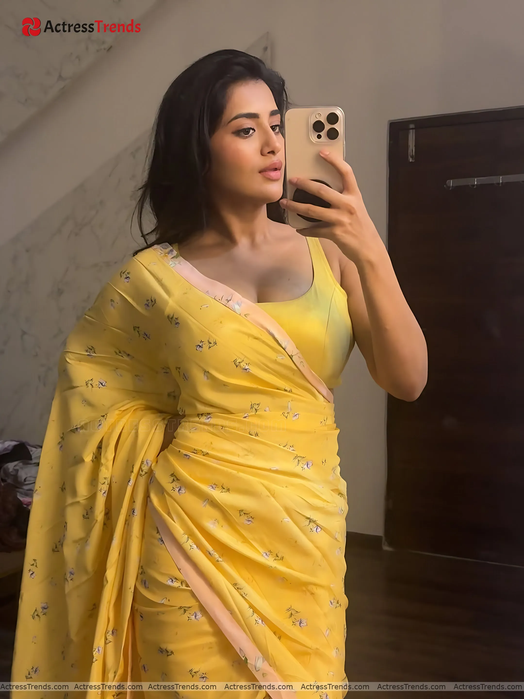 Rashi Singh Pink Dress Cute Curvy Cleav Pose