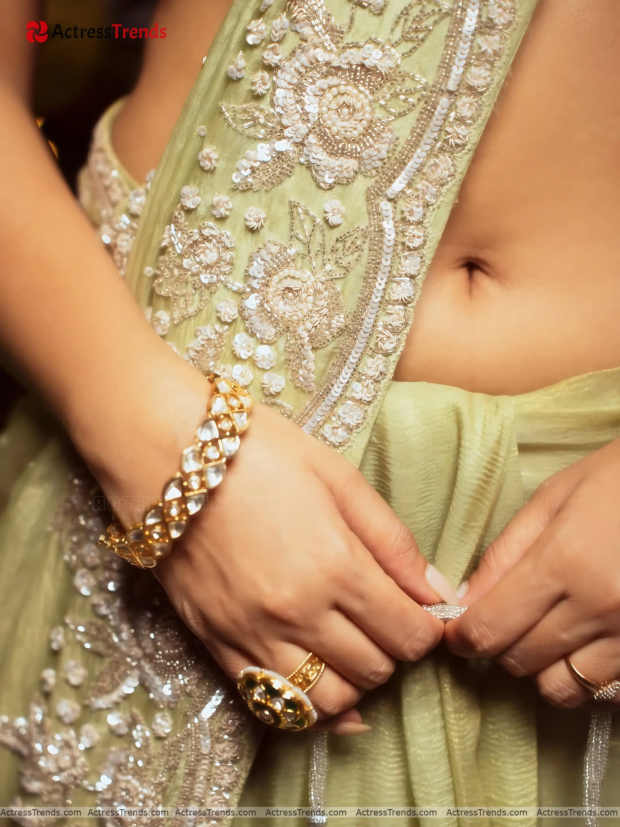 Rashi Singh Green Saree Navel Saree Style