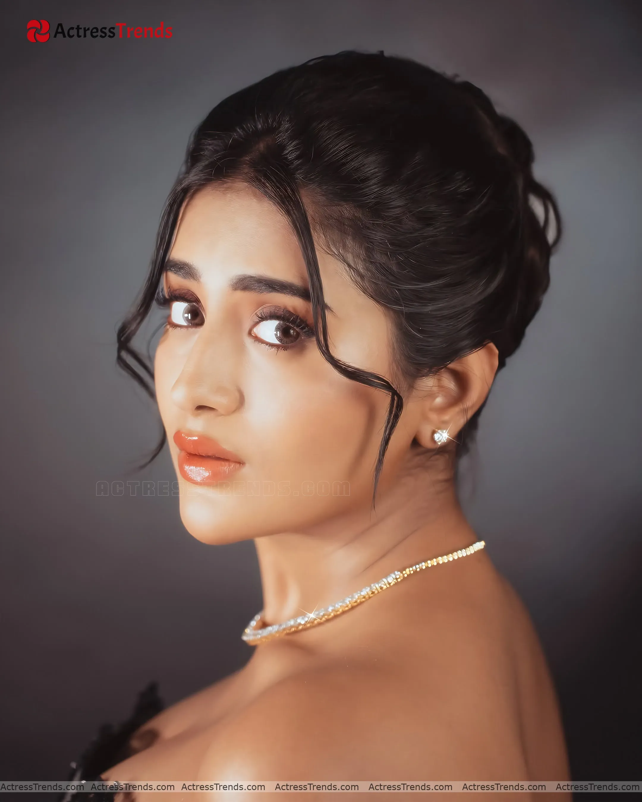 Rashi Singh Bold Style Cute Beautiful Face Cutest Actress