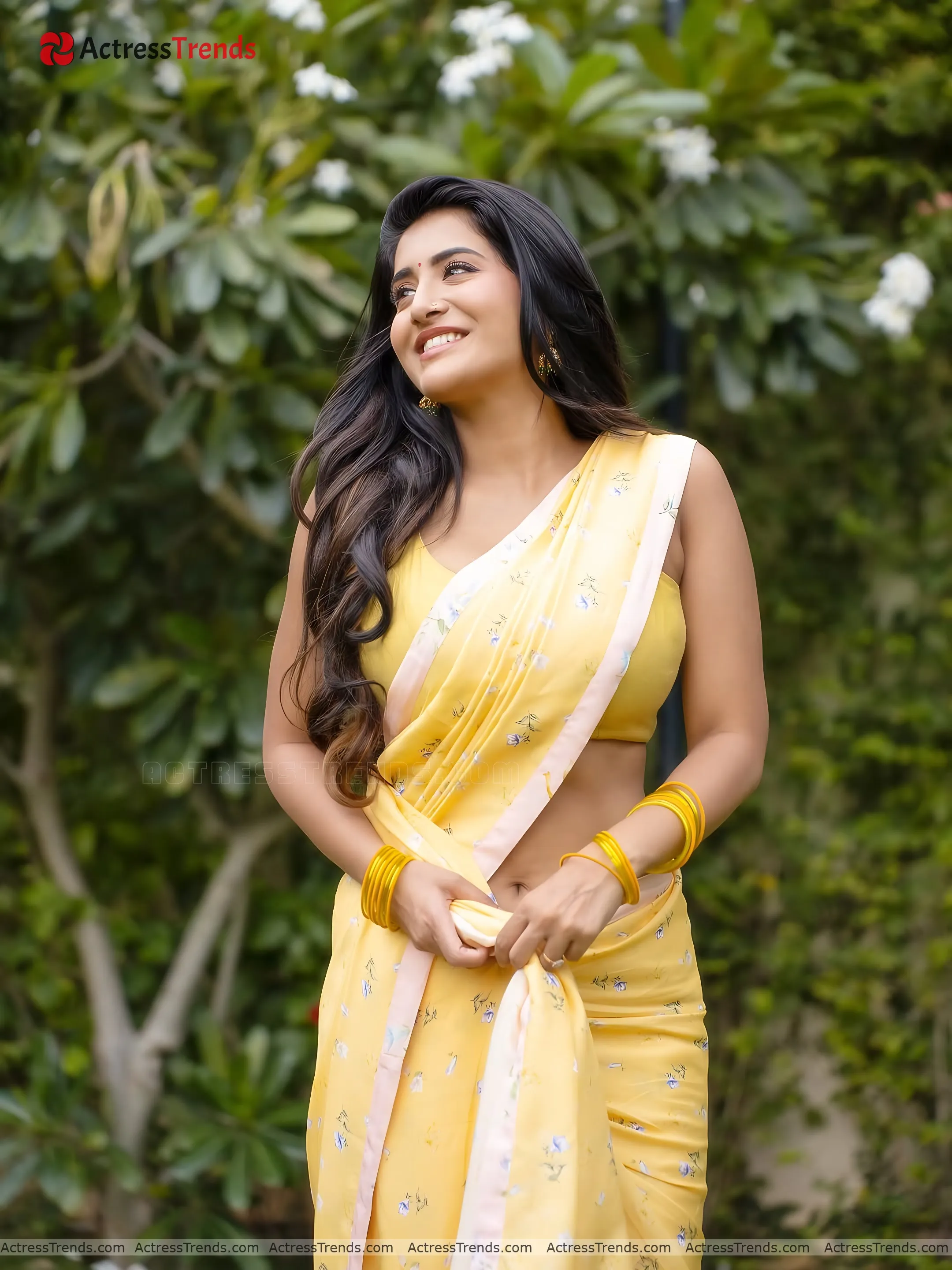 Rashi Singh Yellow Saree Cleav Pose Glamorous Actress Saree Photoshoot