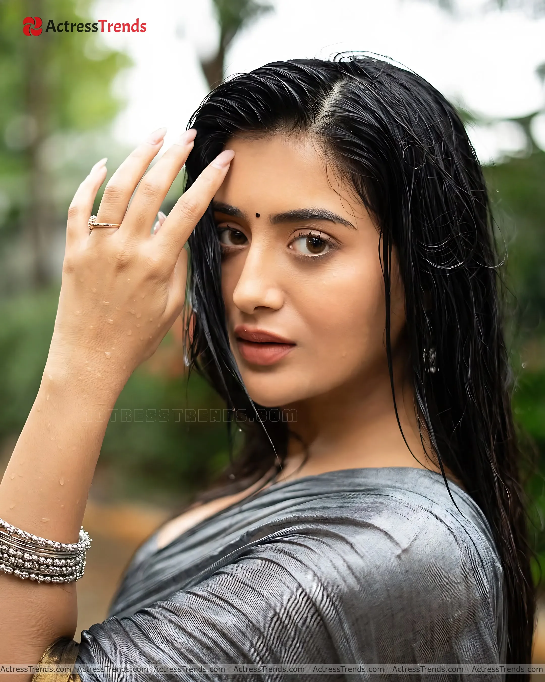 Rashi Singh Gold Saree Navel Saree Style Cute