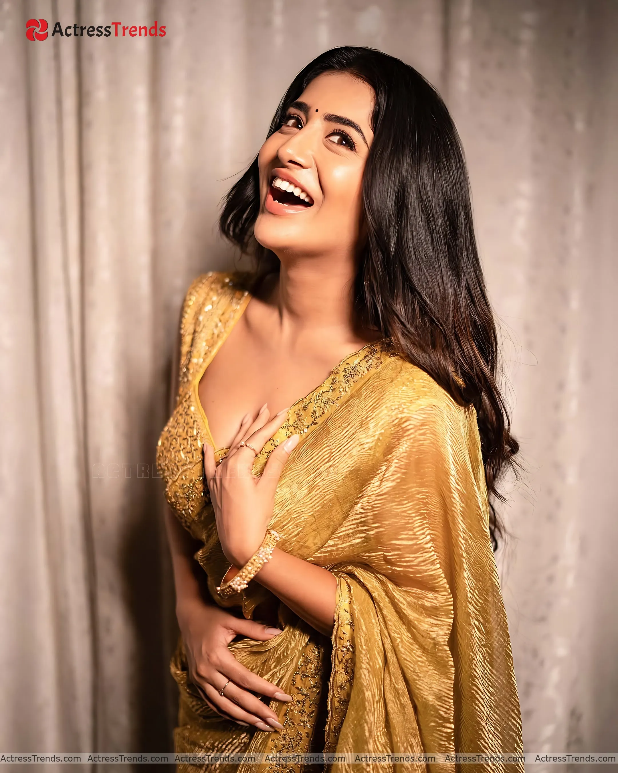 Rashi Singh Gold Saree Cute Navel Saree Style Tight Fitting