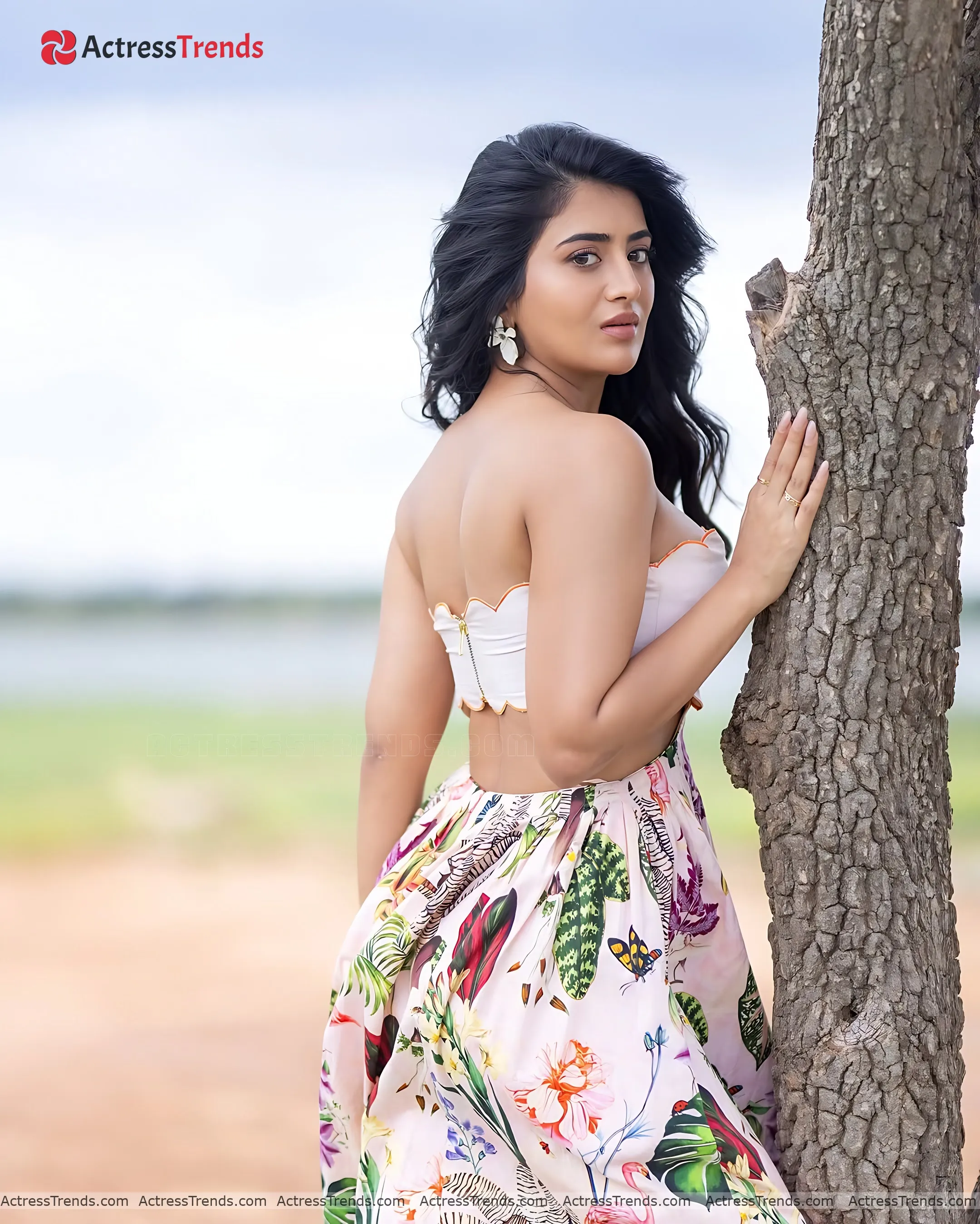 Rashi Singh Pink Dress Glamorous Actress Backless Blouse Style Beautiful Face