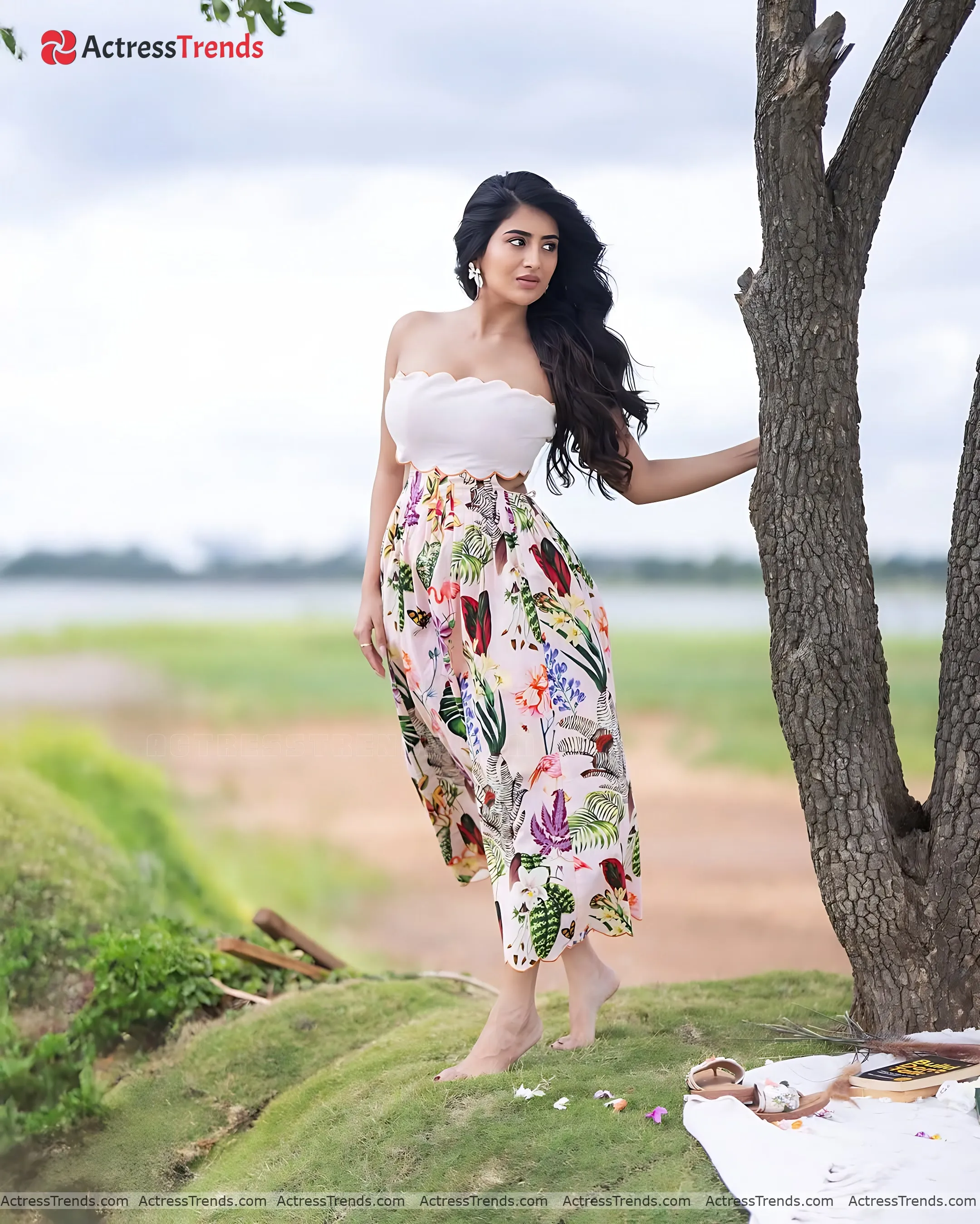 Rashi Singh Pink Dress Tight Fitting Backless Style Cute