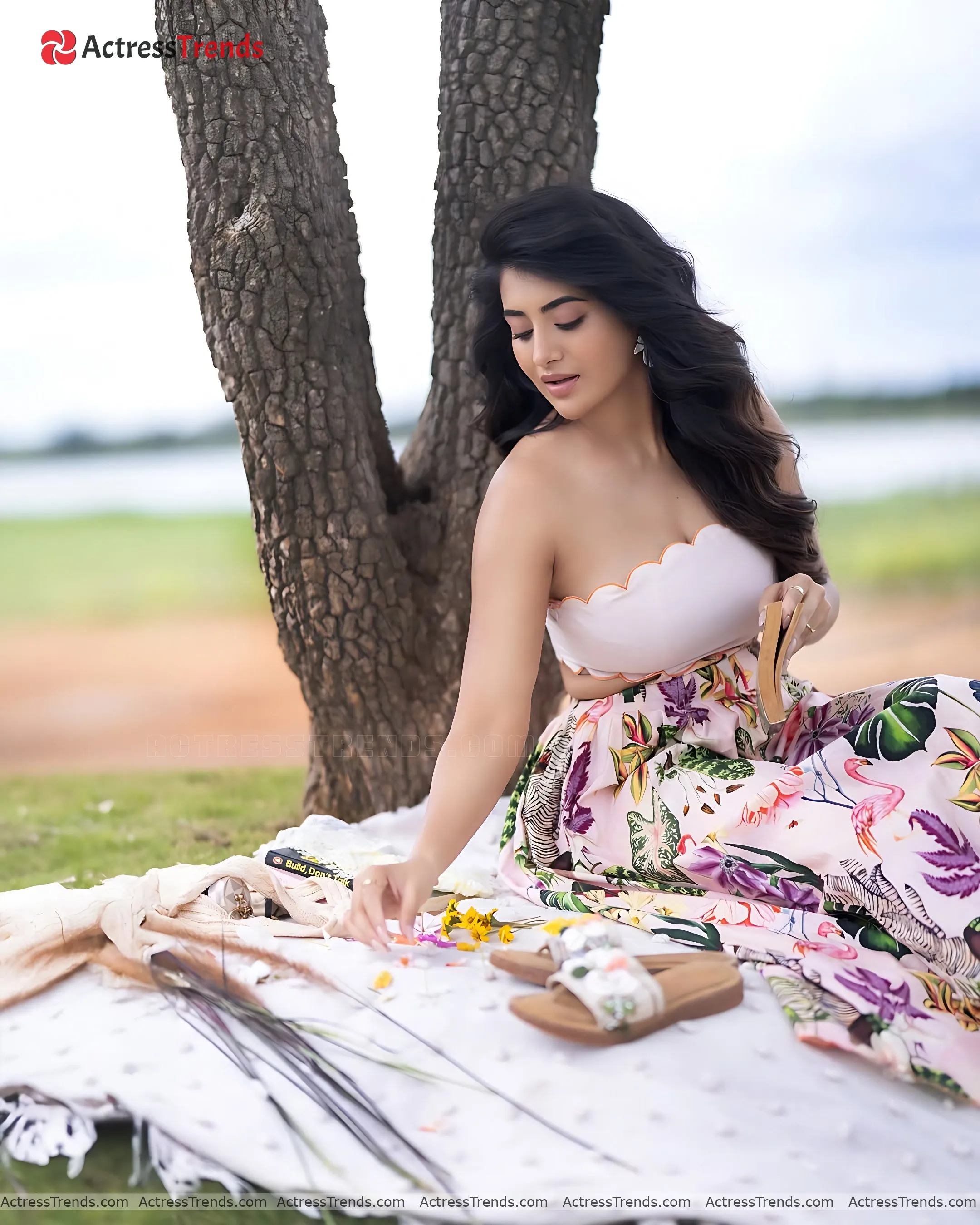 Rashi Singh Pink Dress Navel Saree Style Bold Saree Style Beautiful Face