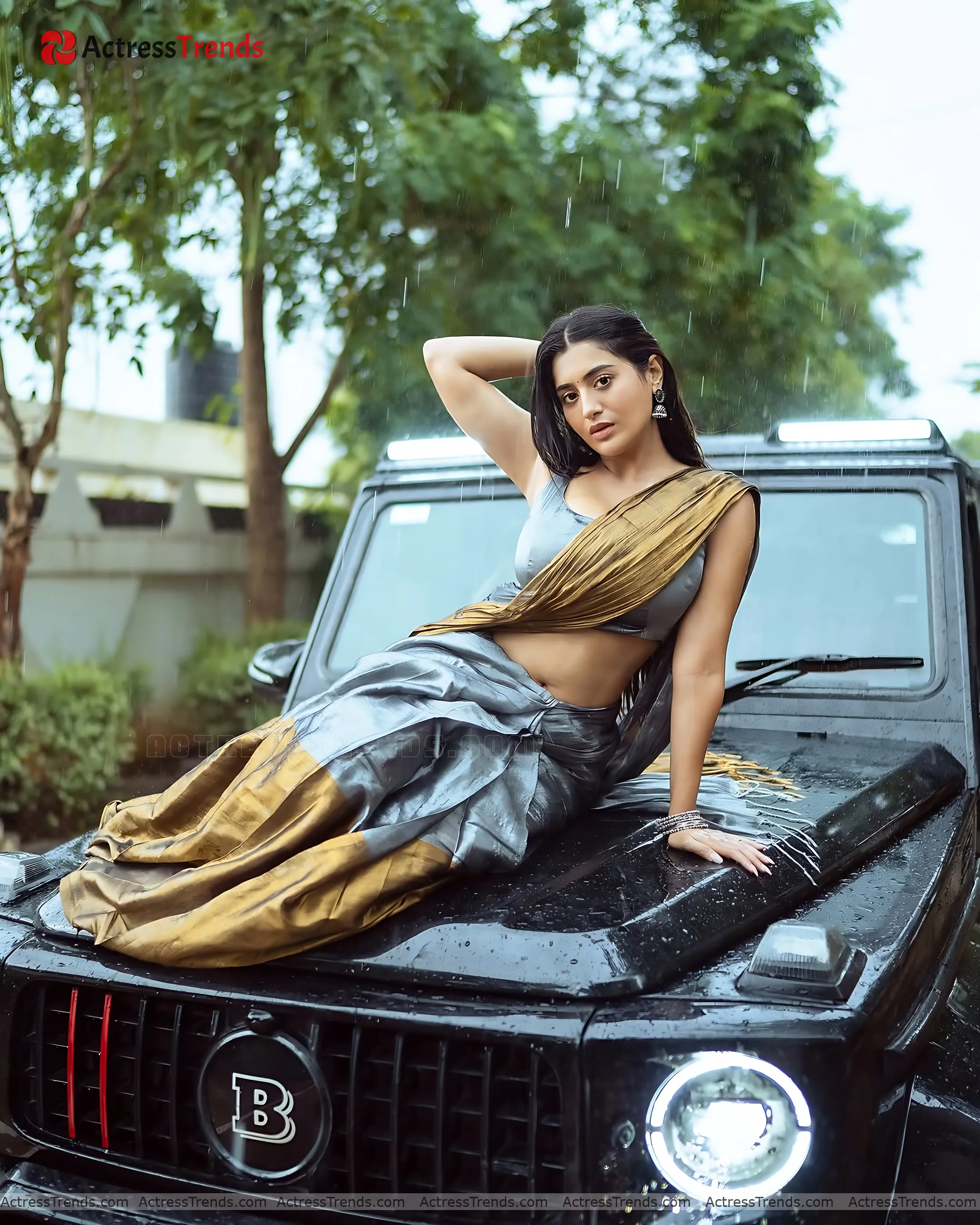 Rashi Singh Gold Saree Wet Navel Saree Style
