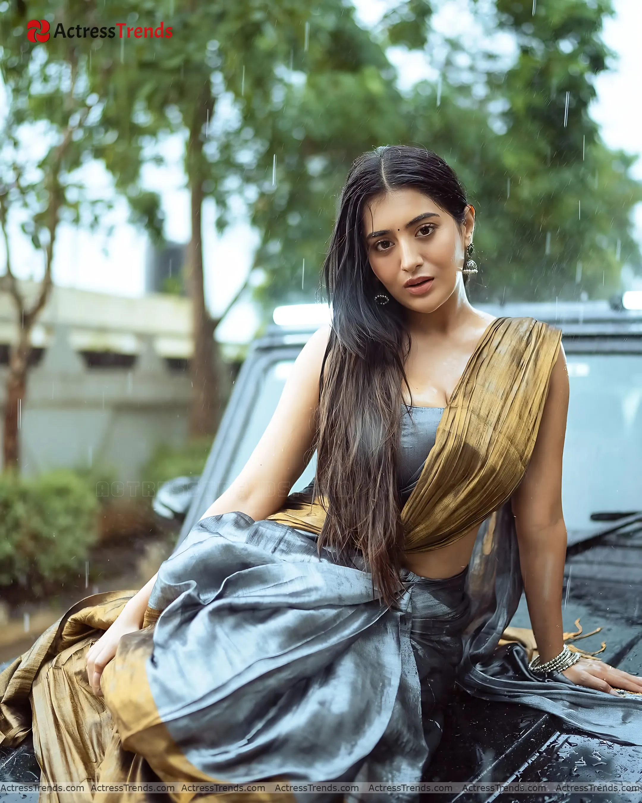 Rashi Singh Gold Saree Beautiful Face Tight Fitting