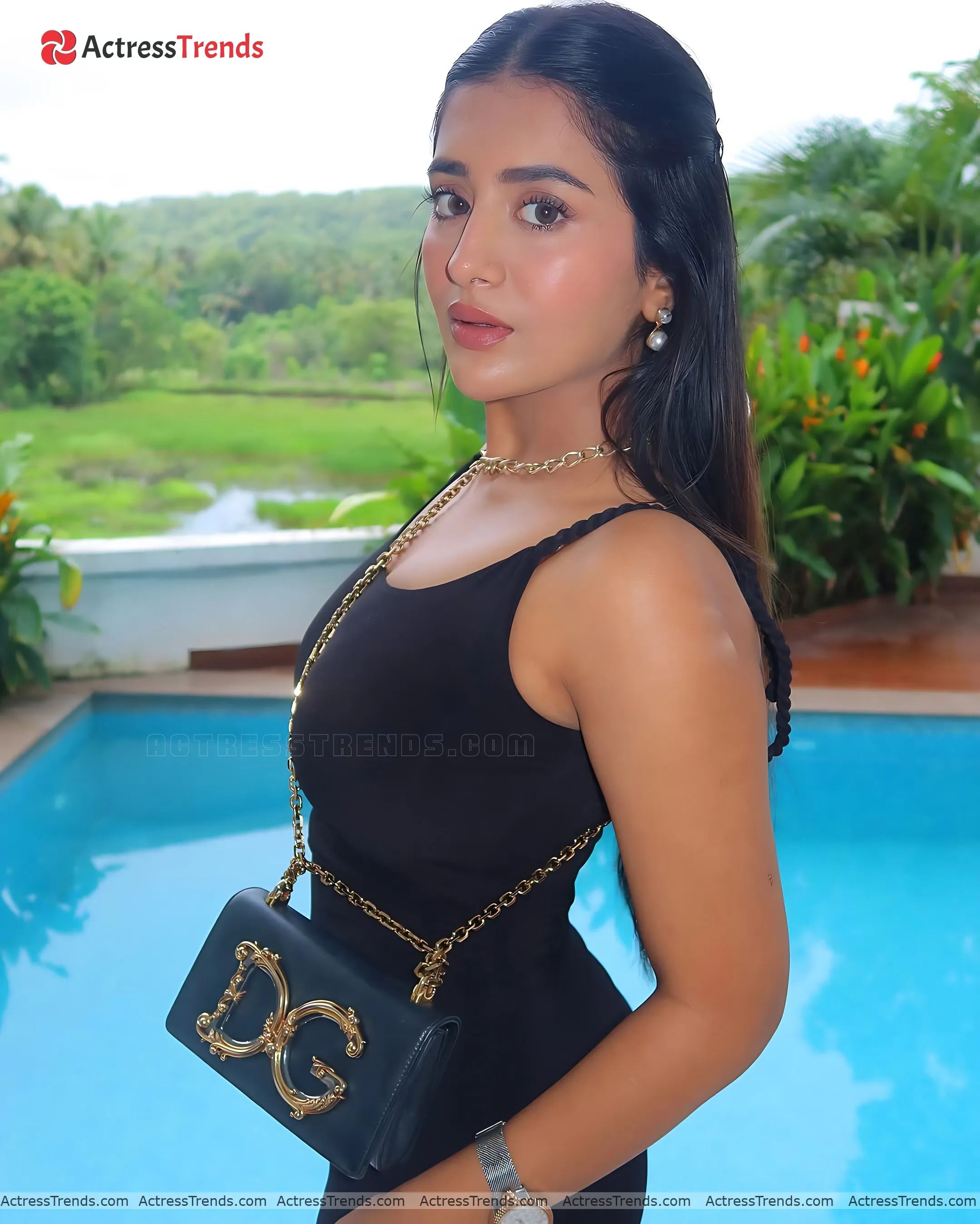 Rashi Singh Black Dress Backless Style Beautiful Face Curvy
