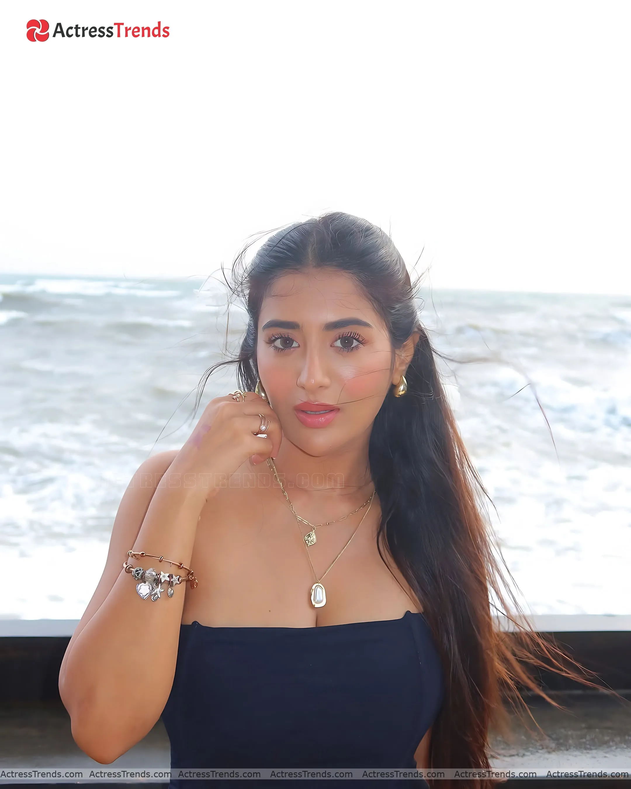 Rashi Singh Black Dress Glamorous Actress Tight Fitting