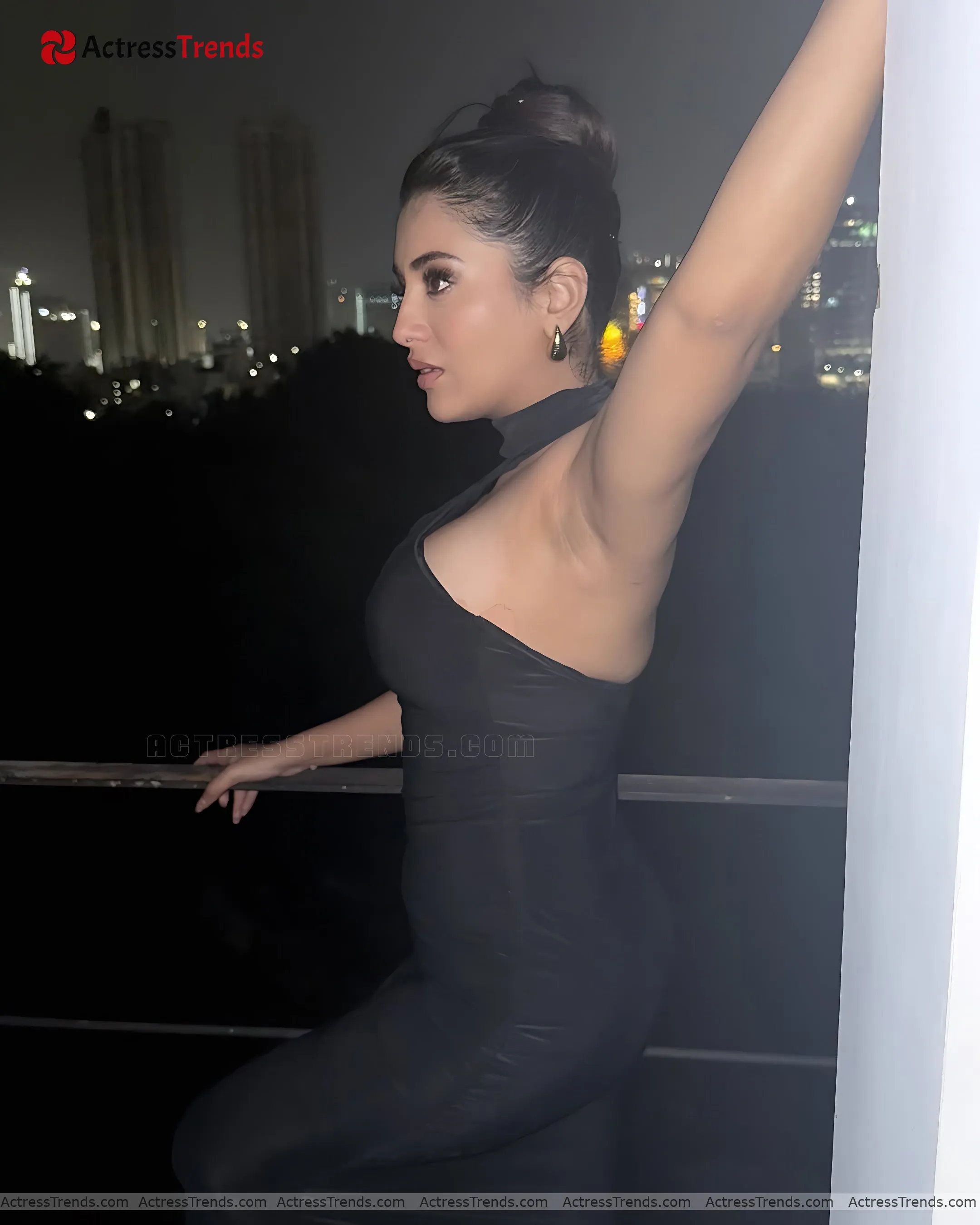 Rashi Singh Blue Dress Back Pose Jeans