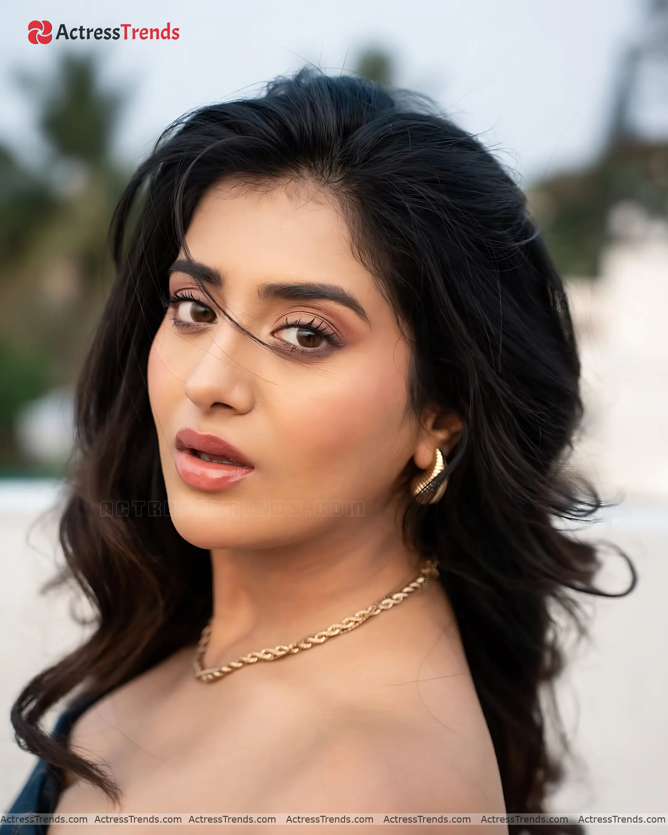 Rashi Singh Beautiful Face Cutest Actress Sensual Portrait Bold Style