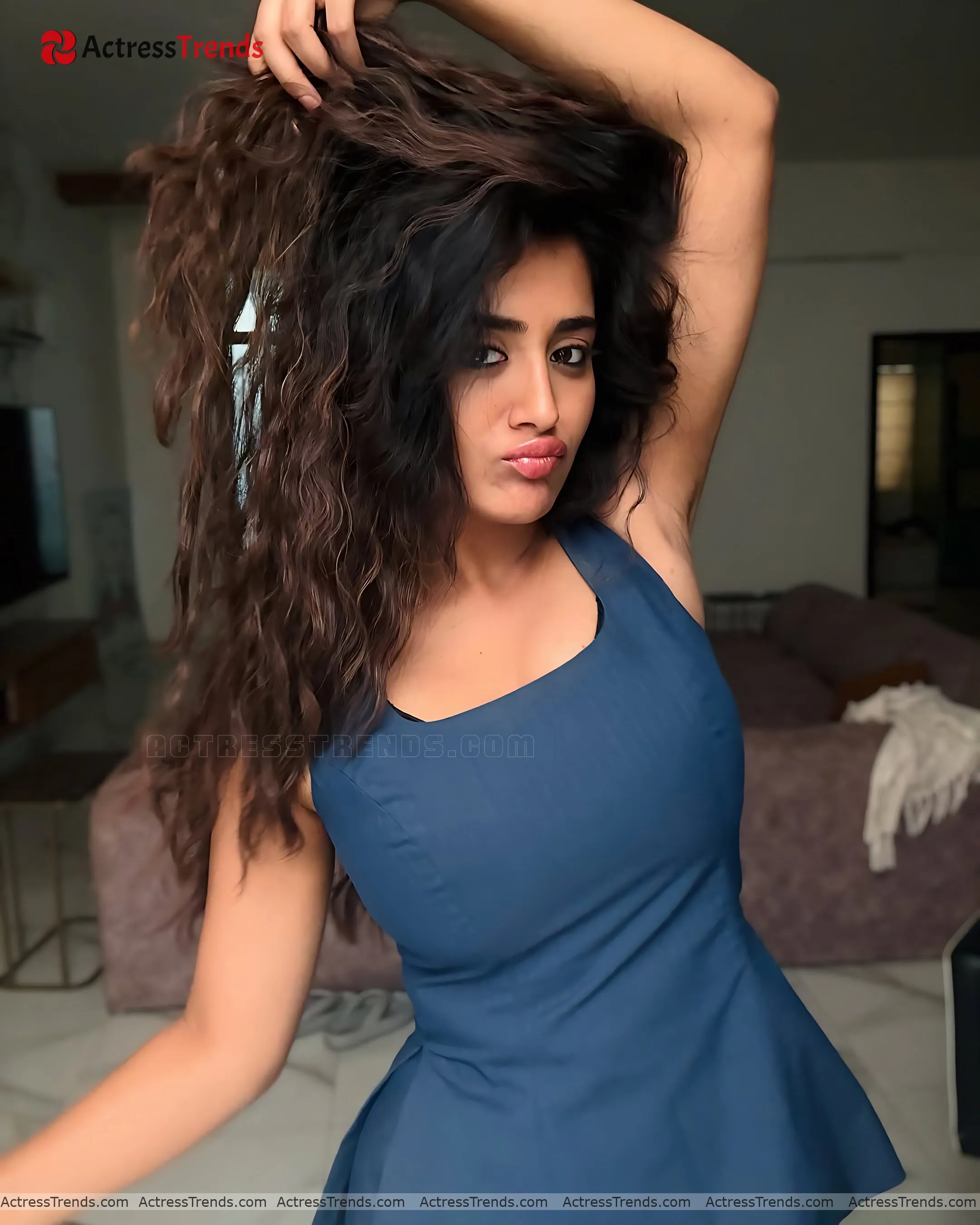 Rashi Singh Beautiful Face Cleav Pose Cutest Actress