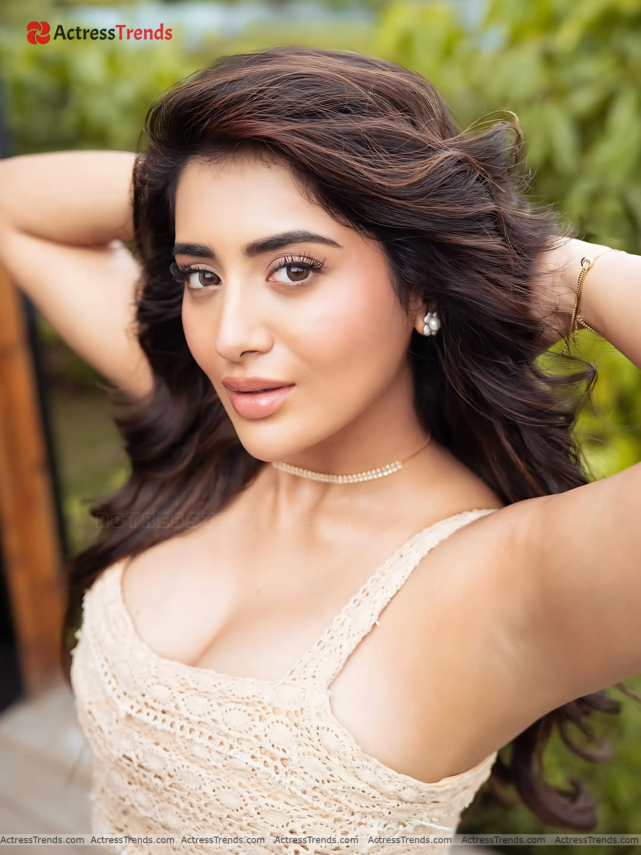 Rashi Singh Cleav Pose Beautiful Face Cutest Actress