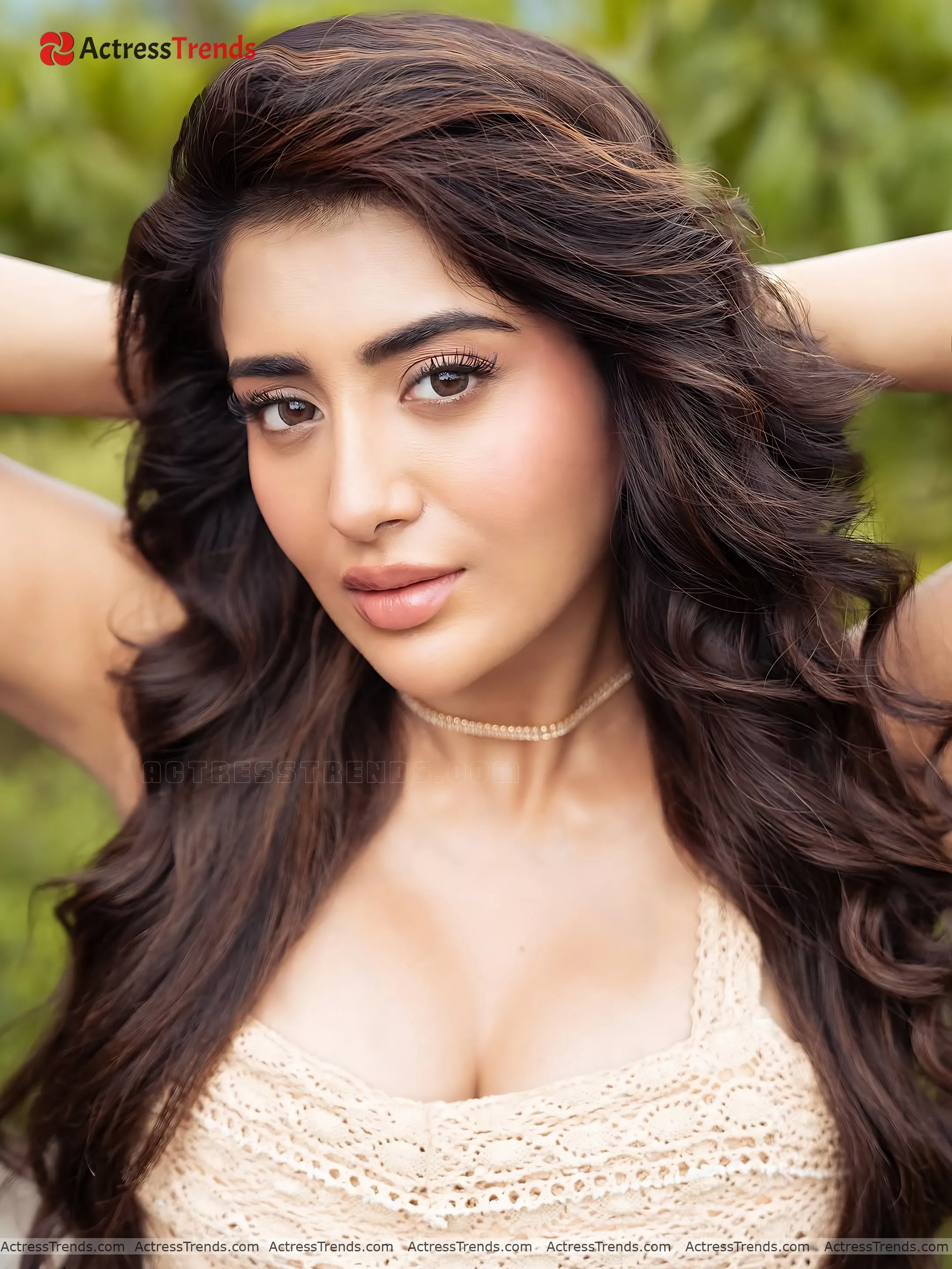 Rashi Singh Cutest Actress Cleav Pose