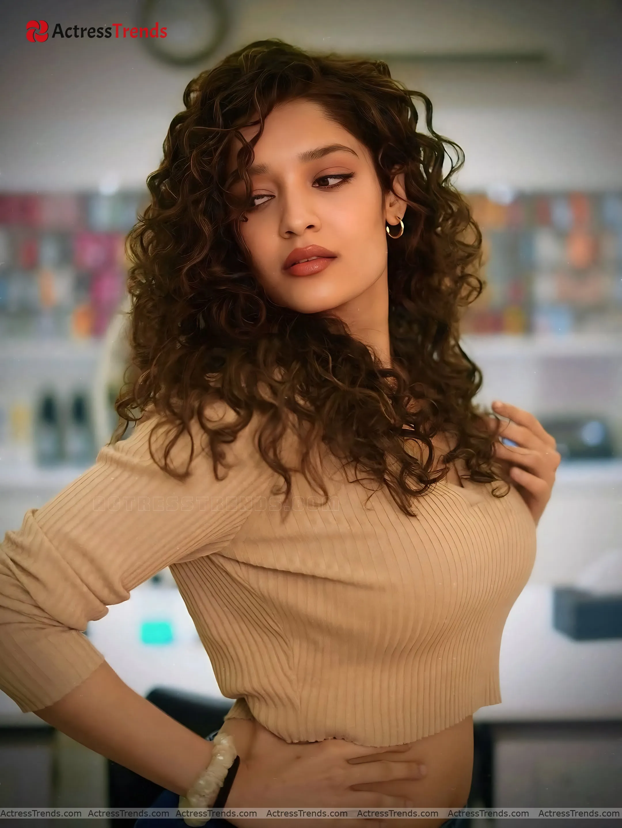 Ritika Singh Smoky Eyes Bold Style Jeans Stunning Photo