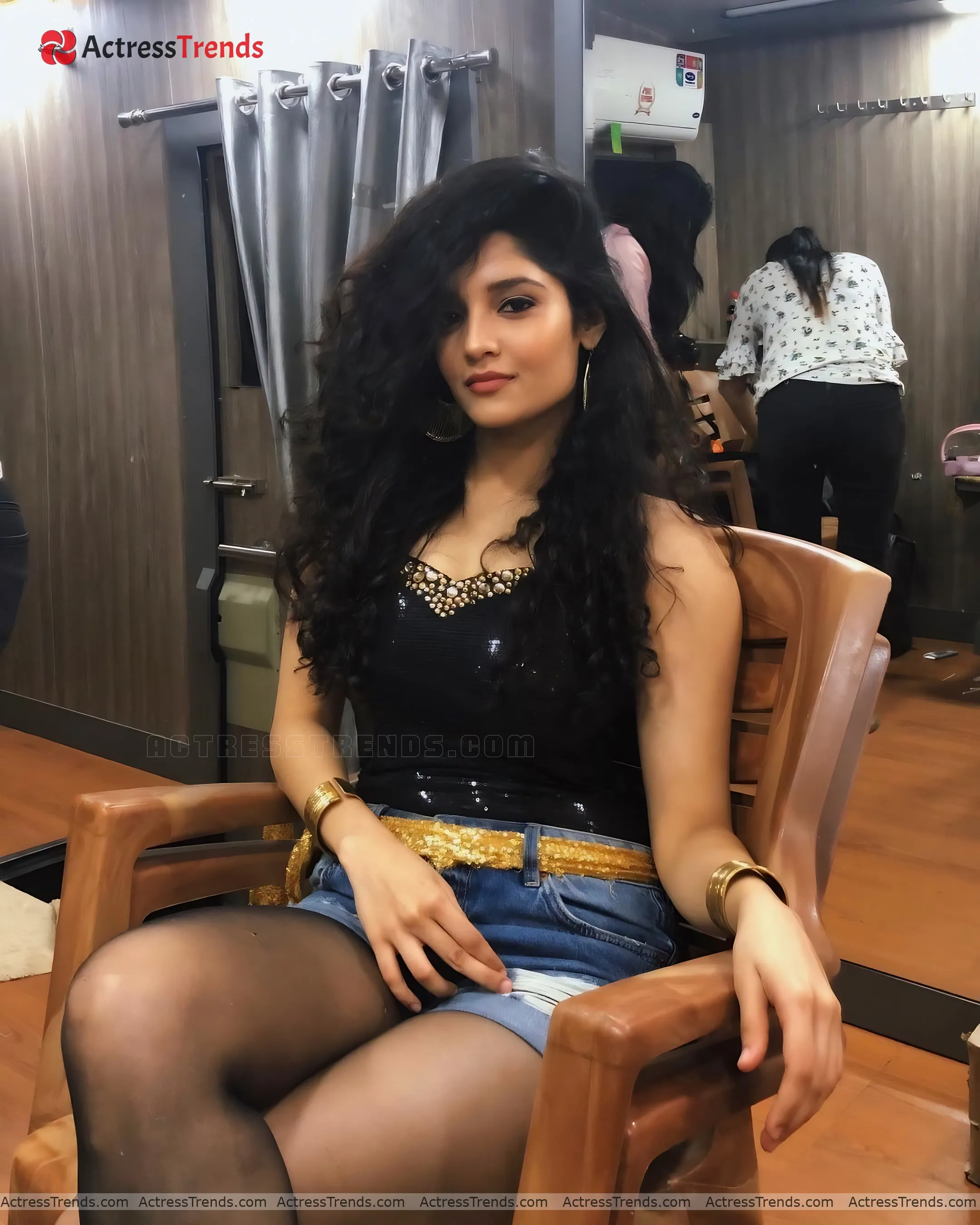 Ritika Singh Stunning Photo Tight Fitting Bold Style