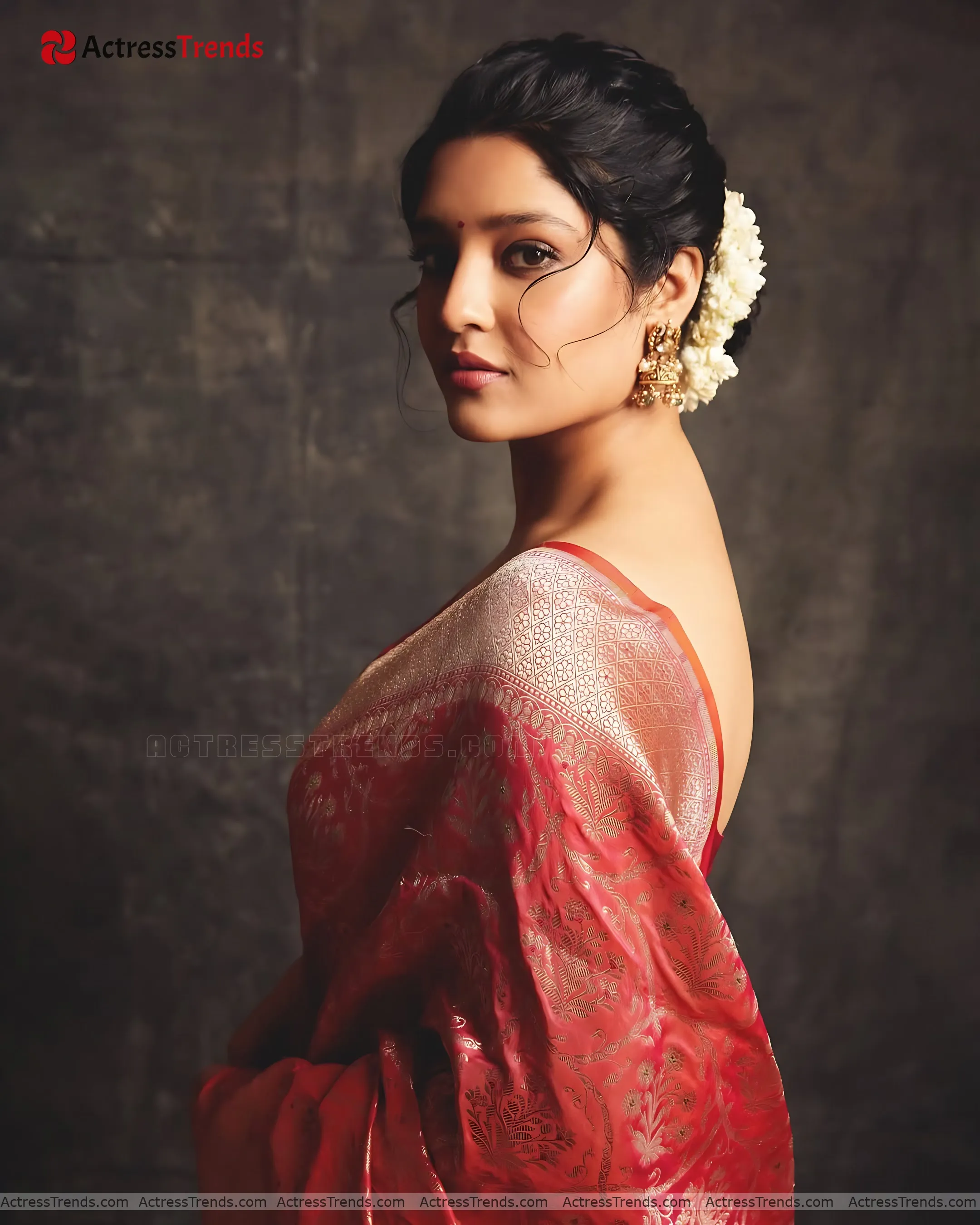 Ritika Singh Glamorous Actress Saree Photoshoot Beautiful Face