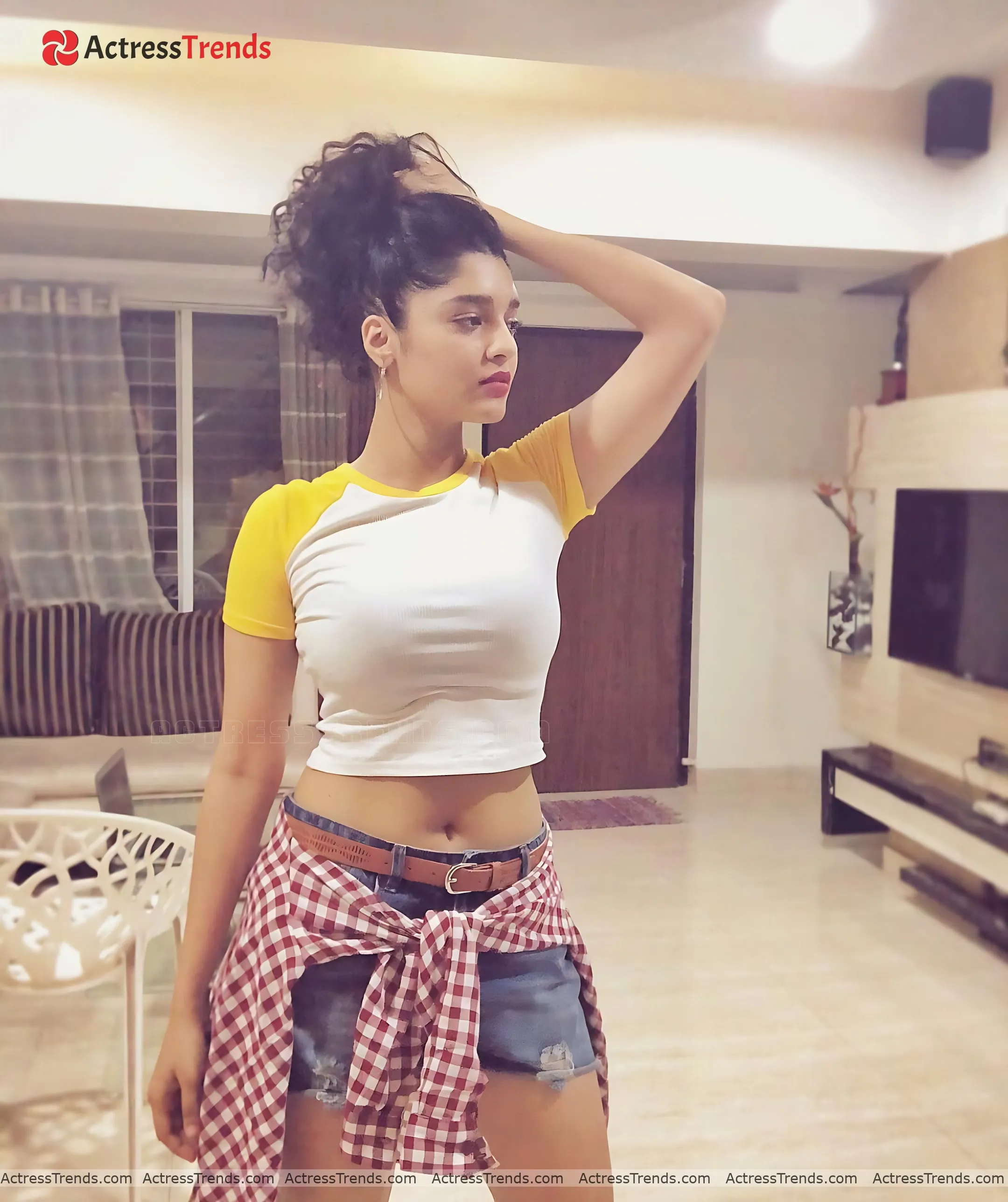 Ritika Singh Navel Stunning Photo Curvy