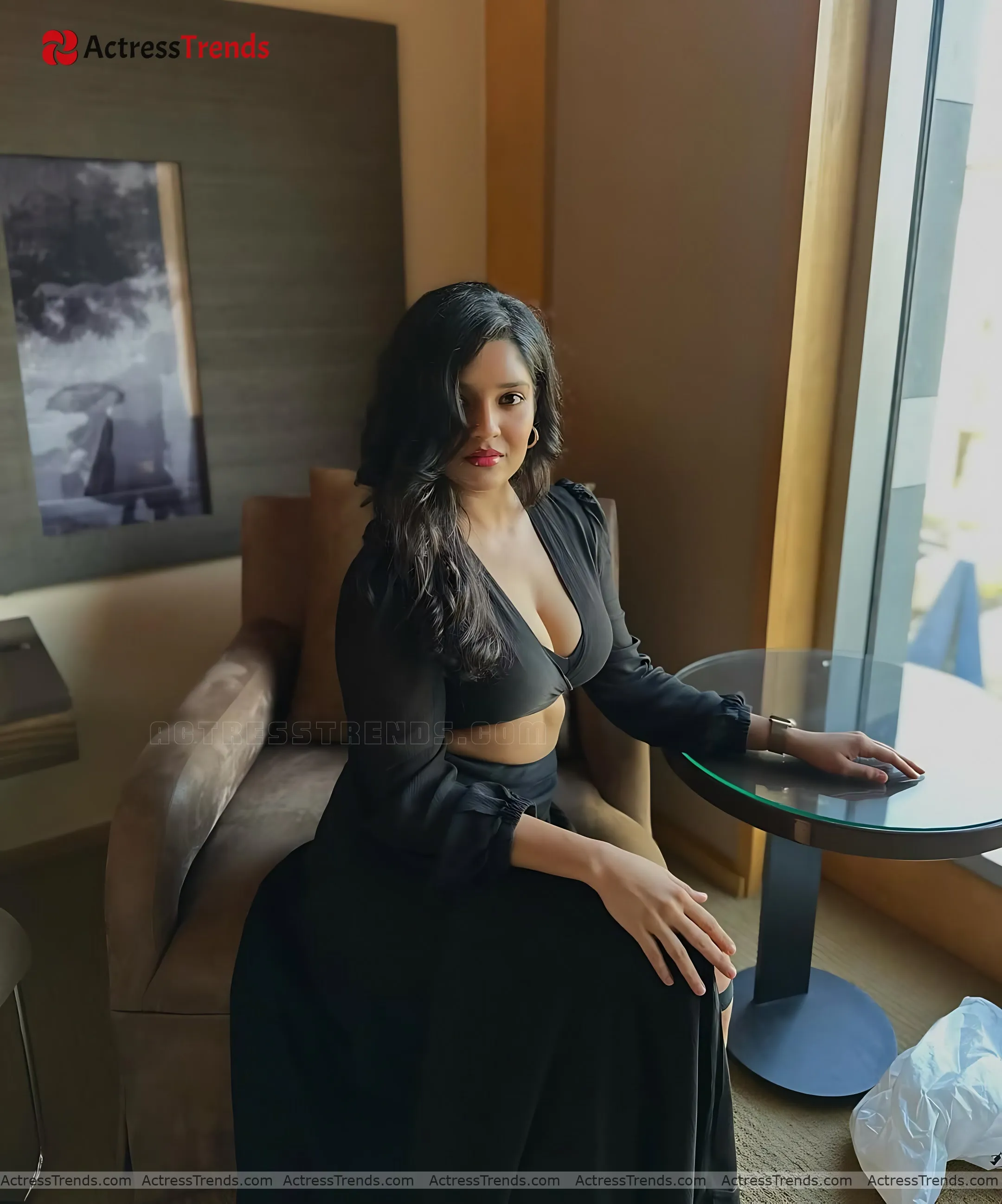 Ritika Singh Bold Style Tight Fitting Stunning Photo