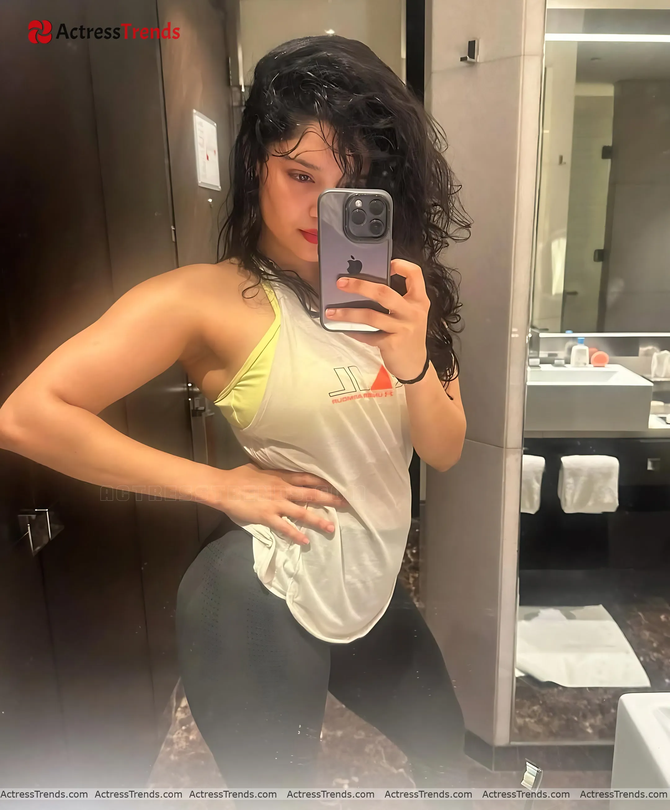 Ritika Singh Back Pose Actress Selfie Gym Style Stunning Photo