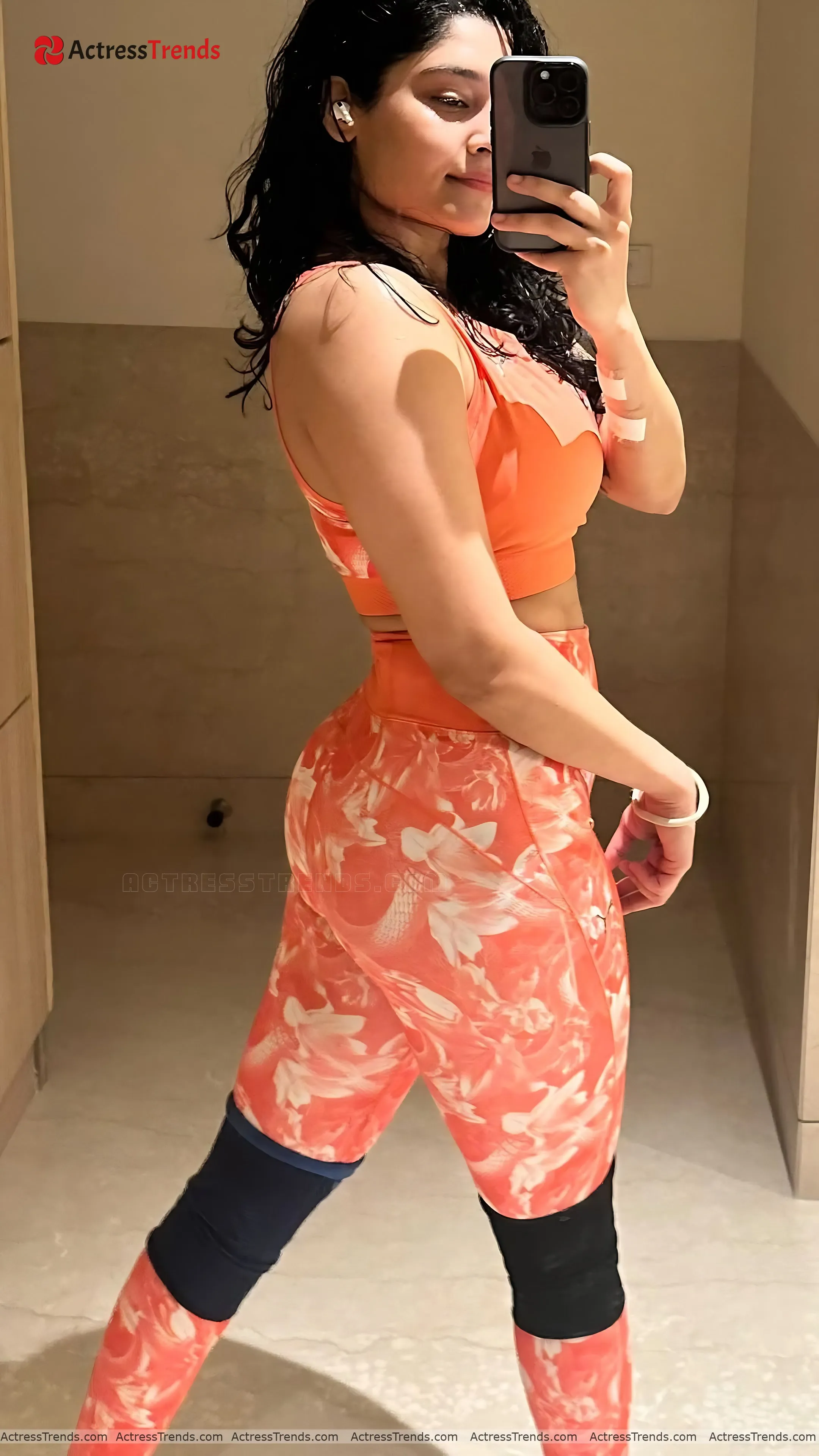 Ritika Singh Actress Selfie Tight Fitting Stunning Photo