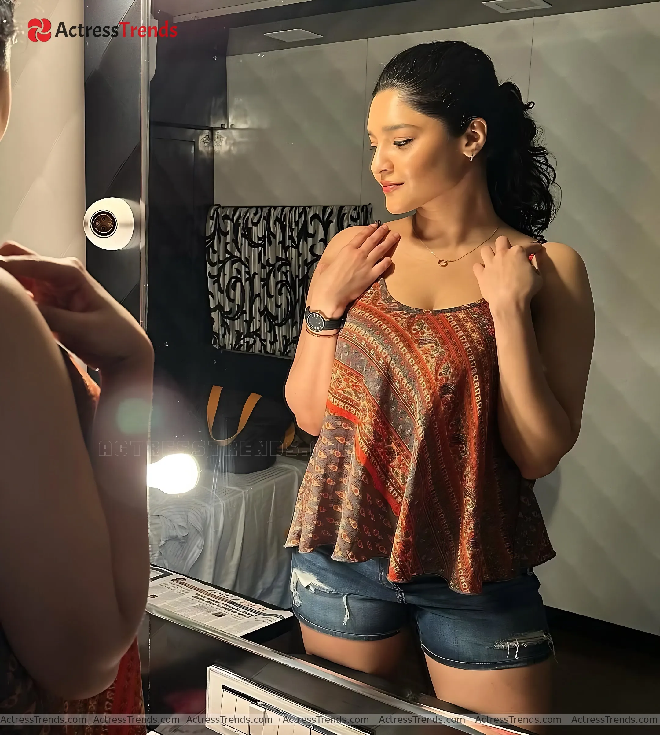 Ritika Singh Cleav Pose Cute Beautiful Face
