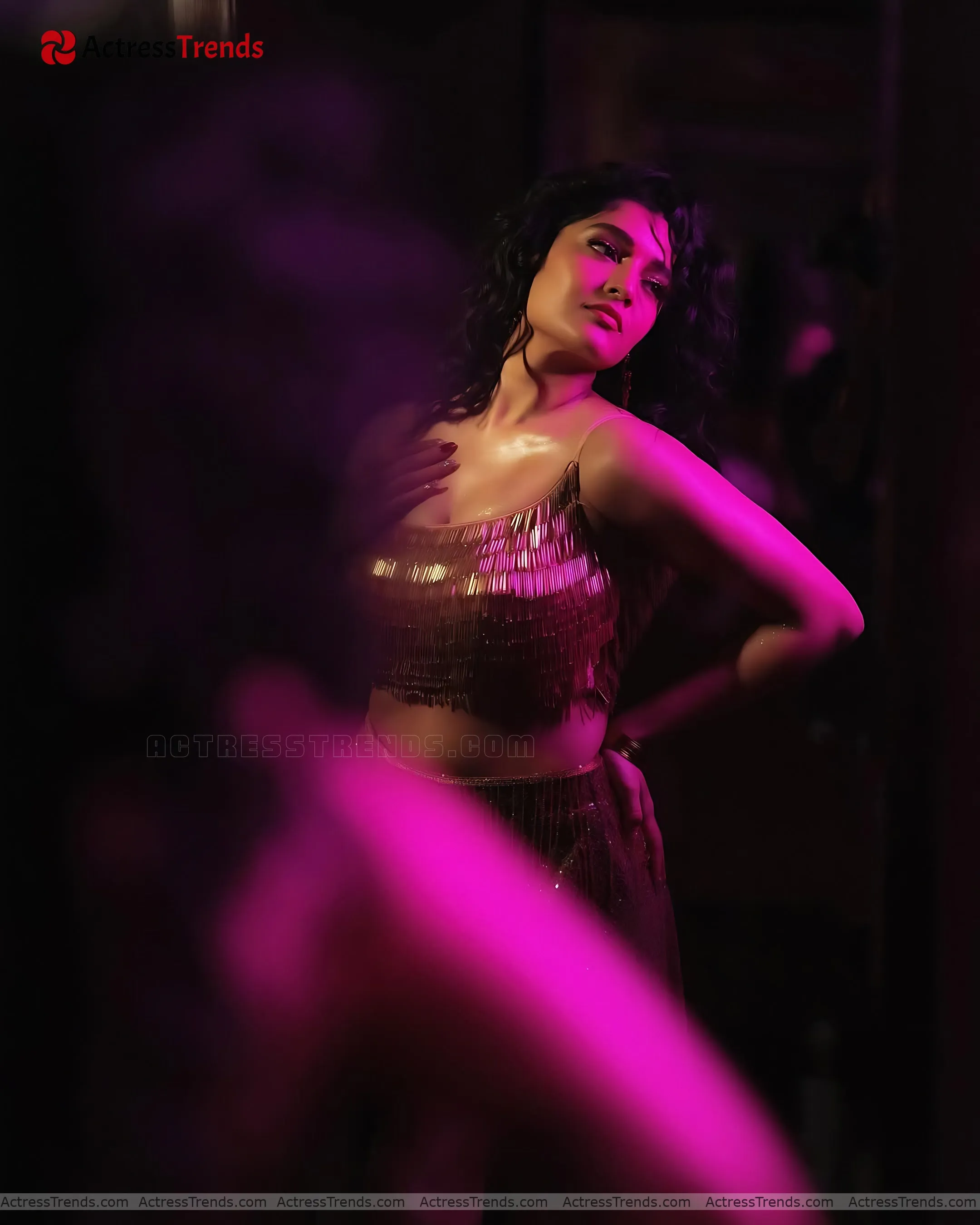 Ritika Singh Bold Style Beautiful Face Cleav Pose