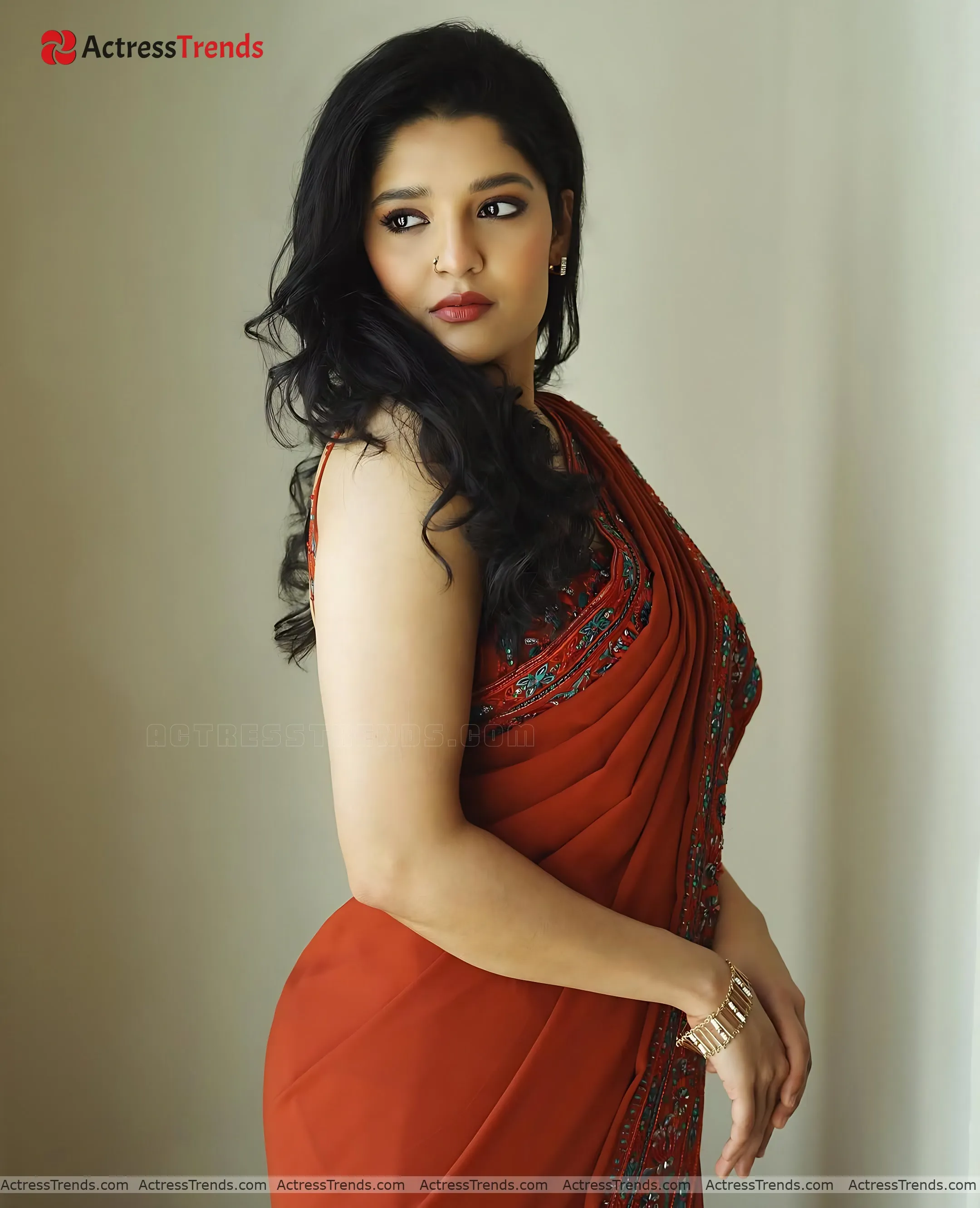 Ritika Singh Cute Beautiful Face Curvy