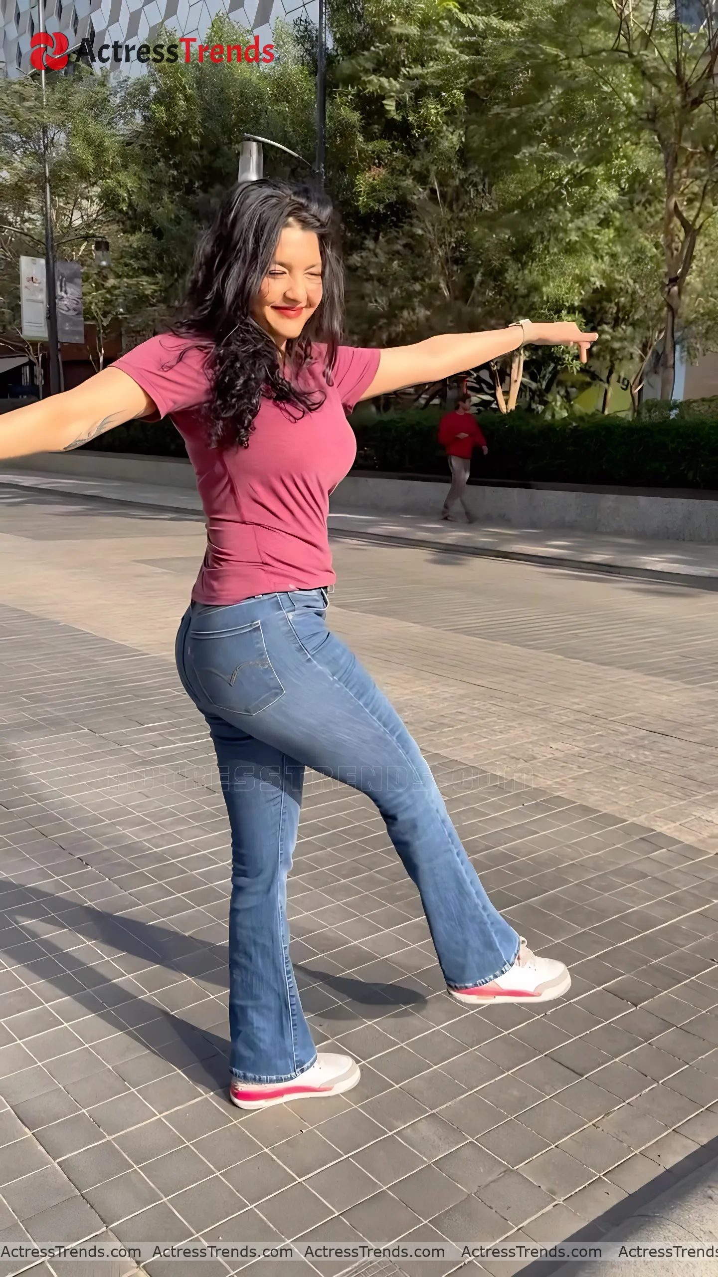 Ritika Singh Back Pose Back Pose