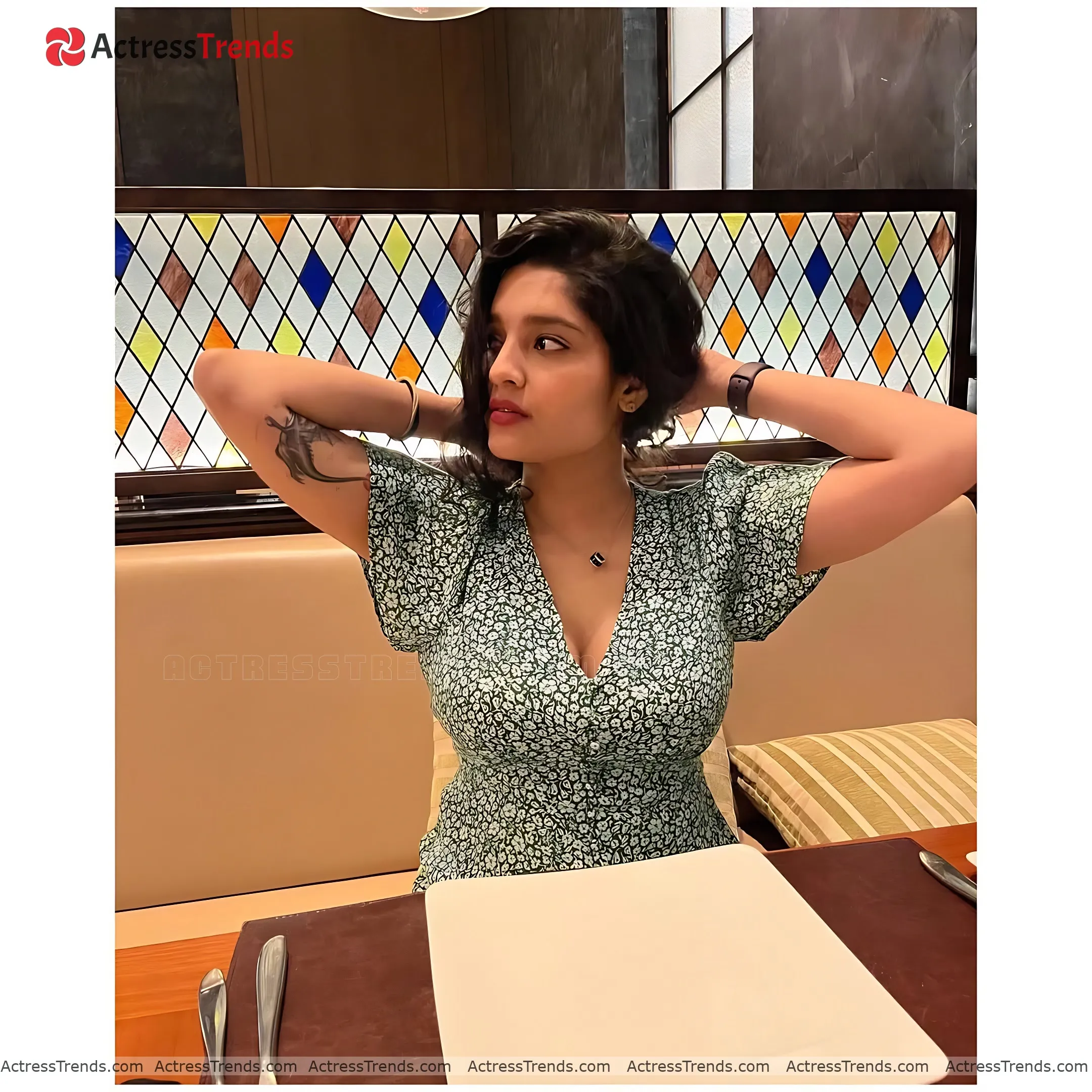 Ritika Singh Cleav Pose Curvy Beautiful Face