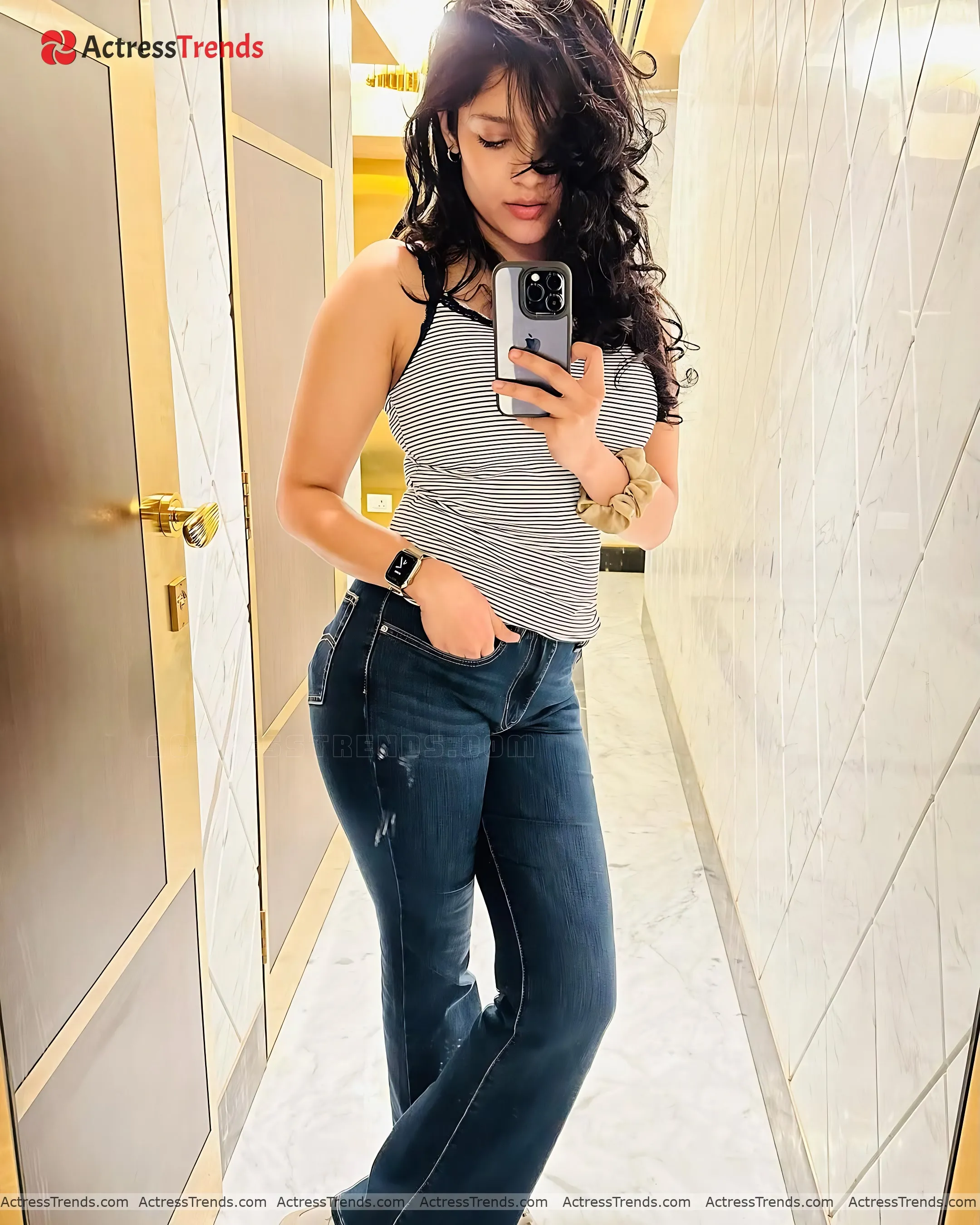 Ritika Singh Tight Fitting Curvy Actress Selfie