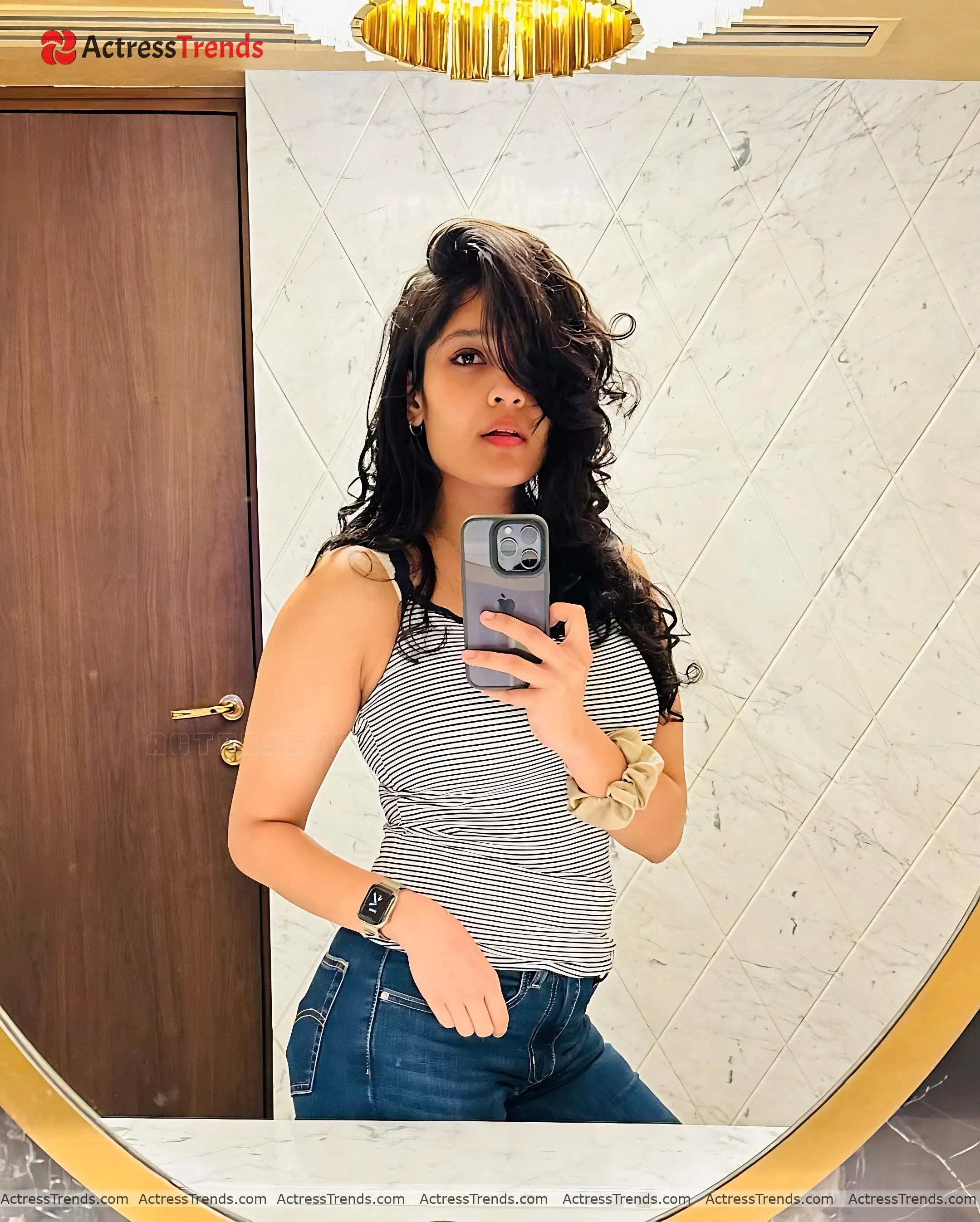 Ritika Singh Curvy Tight Fitting Actress Selfie