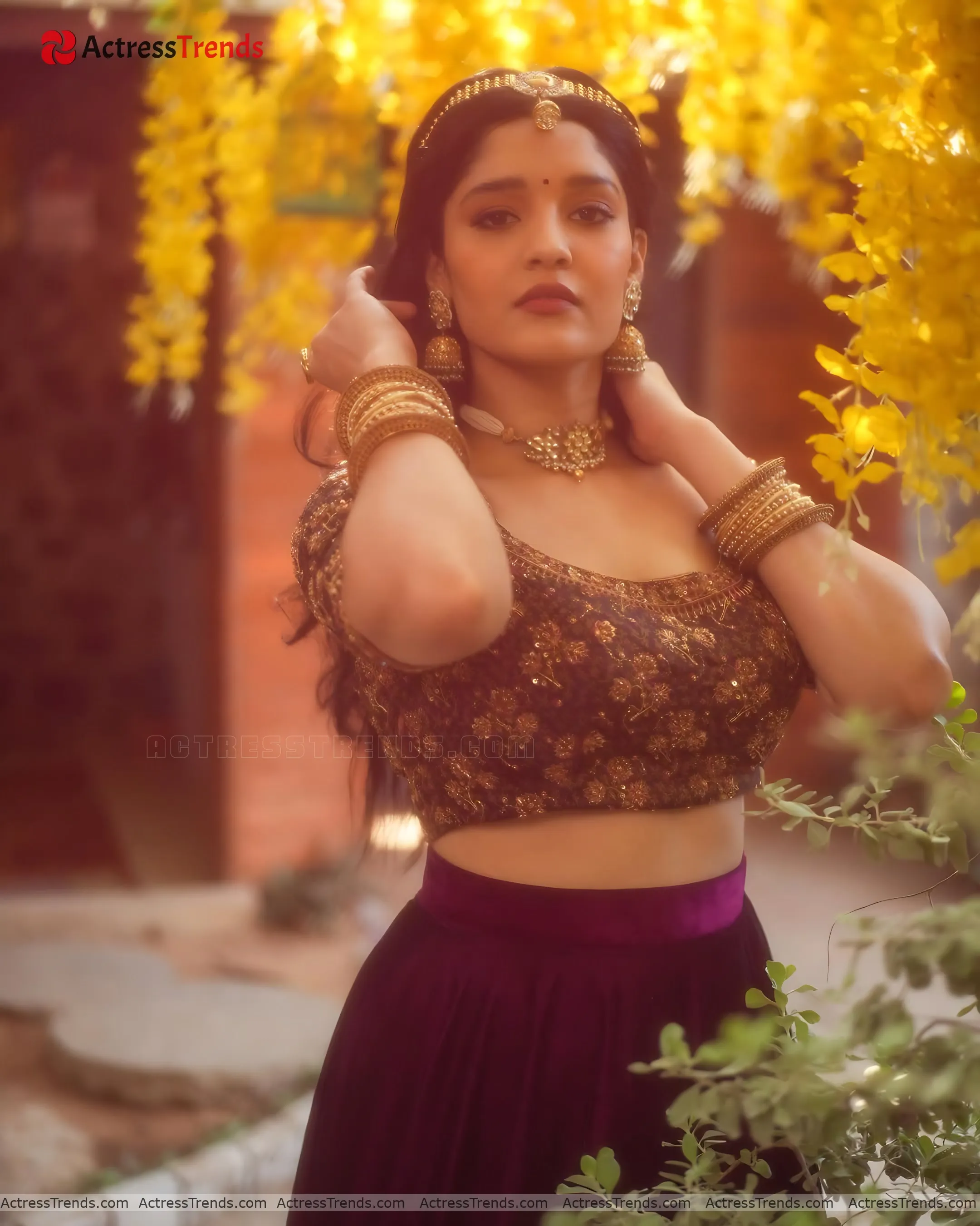 Ritika Singh Smoky Eyes Celebrity Fashion Shoot Saree Photoshoot