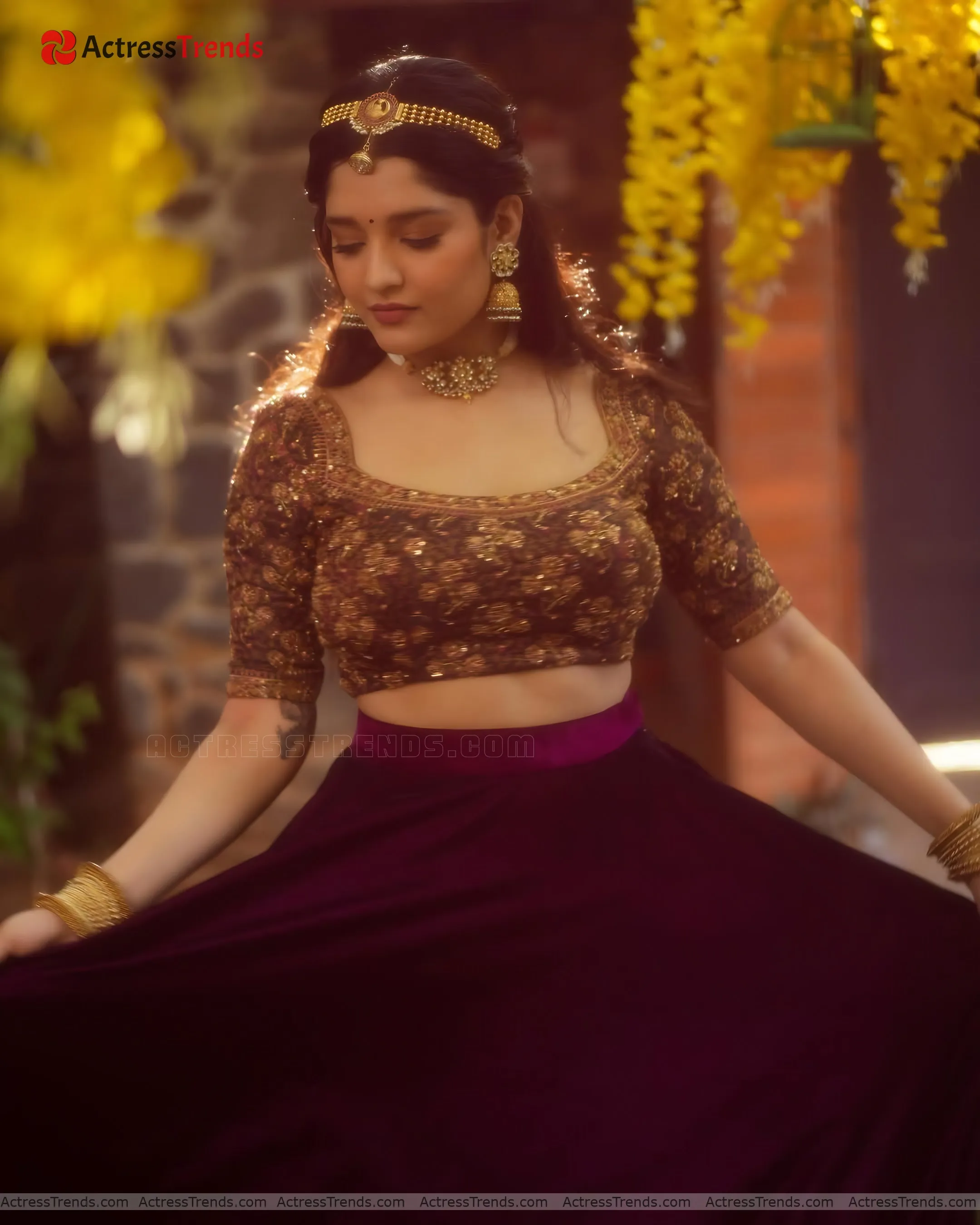 Ritika Singh Tight Fitting Smoky Eyes Saree Photoshoot