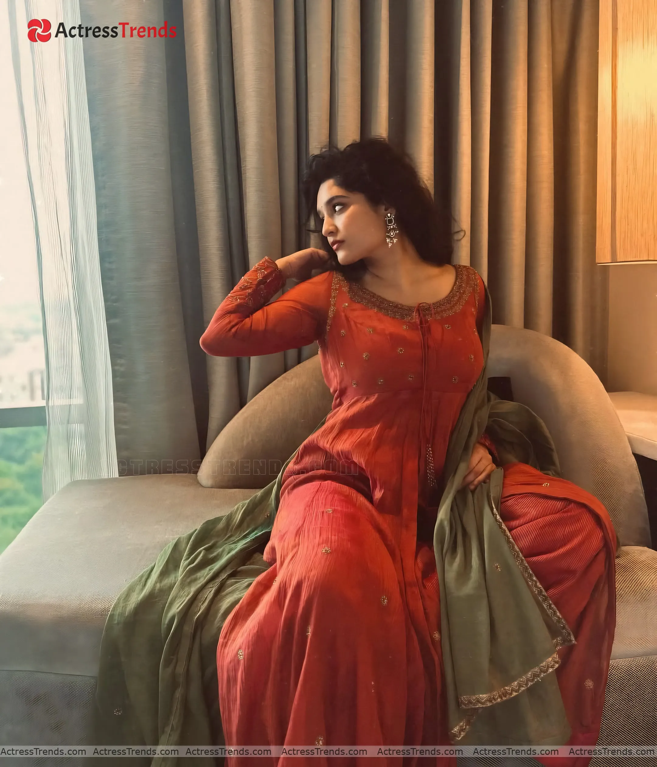 Ritika Singh Beautiful Face Curvy