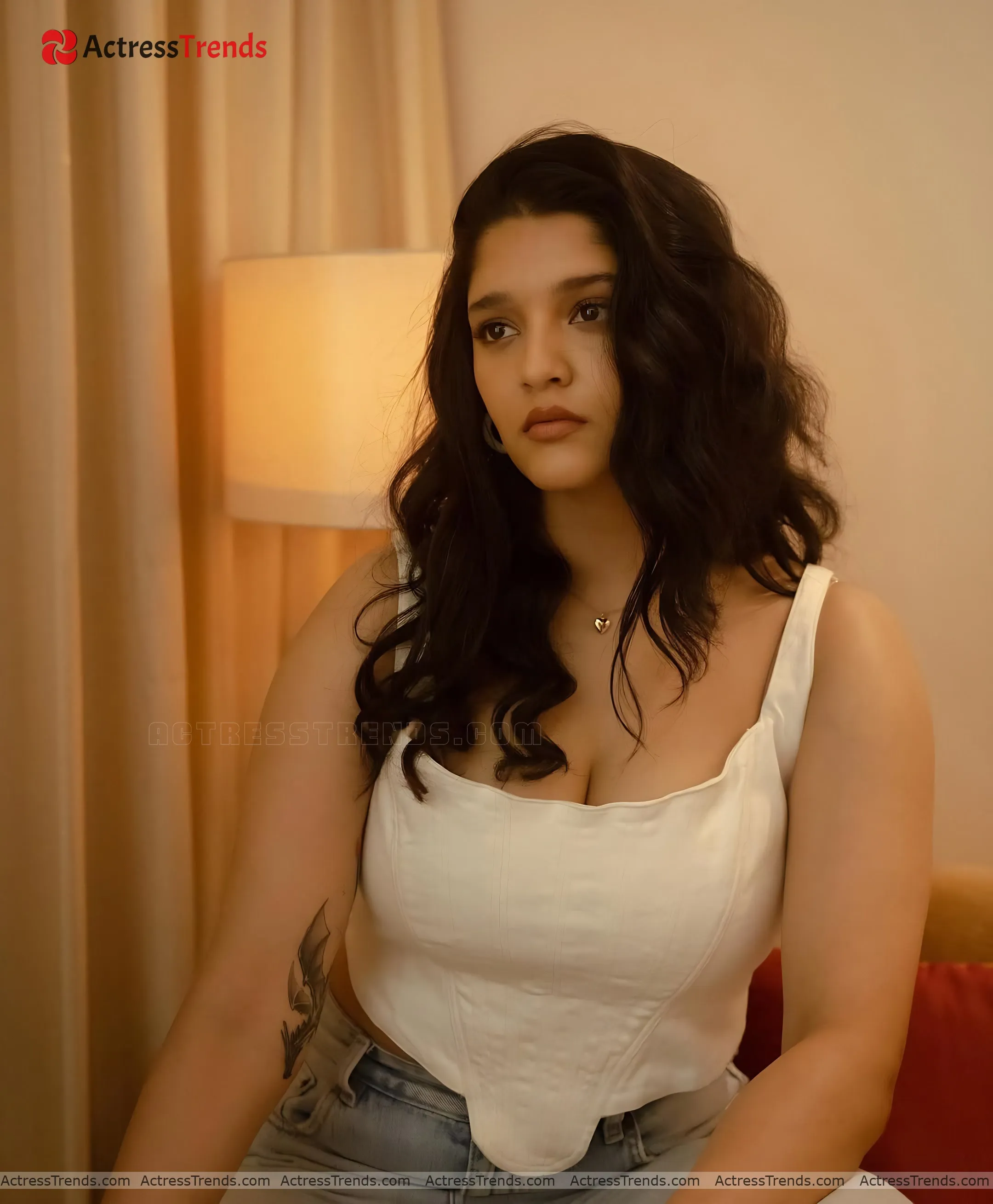 Ritika Singh Cute Cleav Pose Tight Fitting Curvy